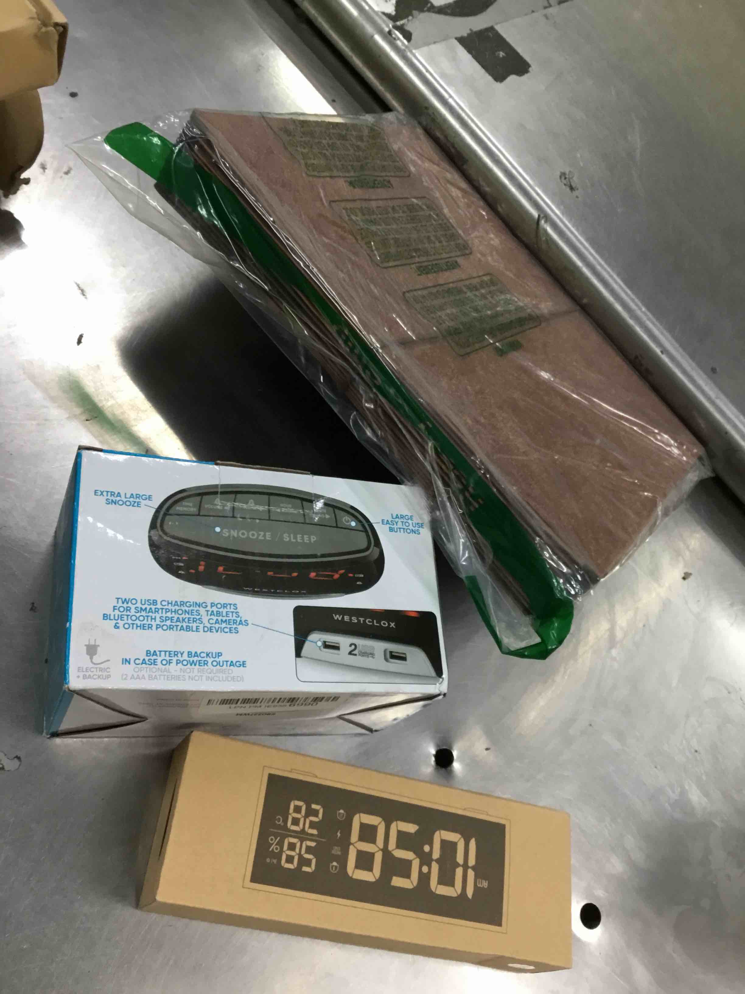 https://s3.amazonaws.com/lotting-images-prod/bidfta/YEL5343902_1696534571797.jpeg