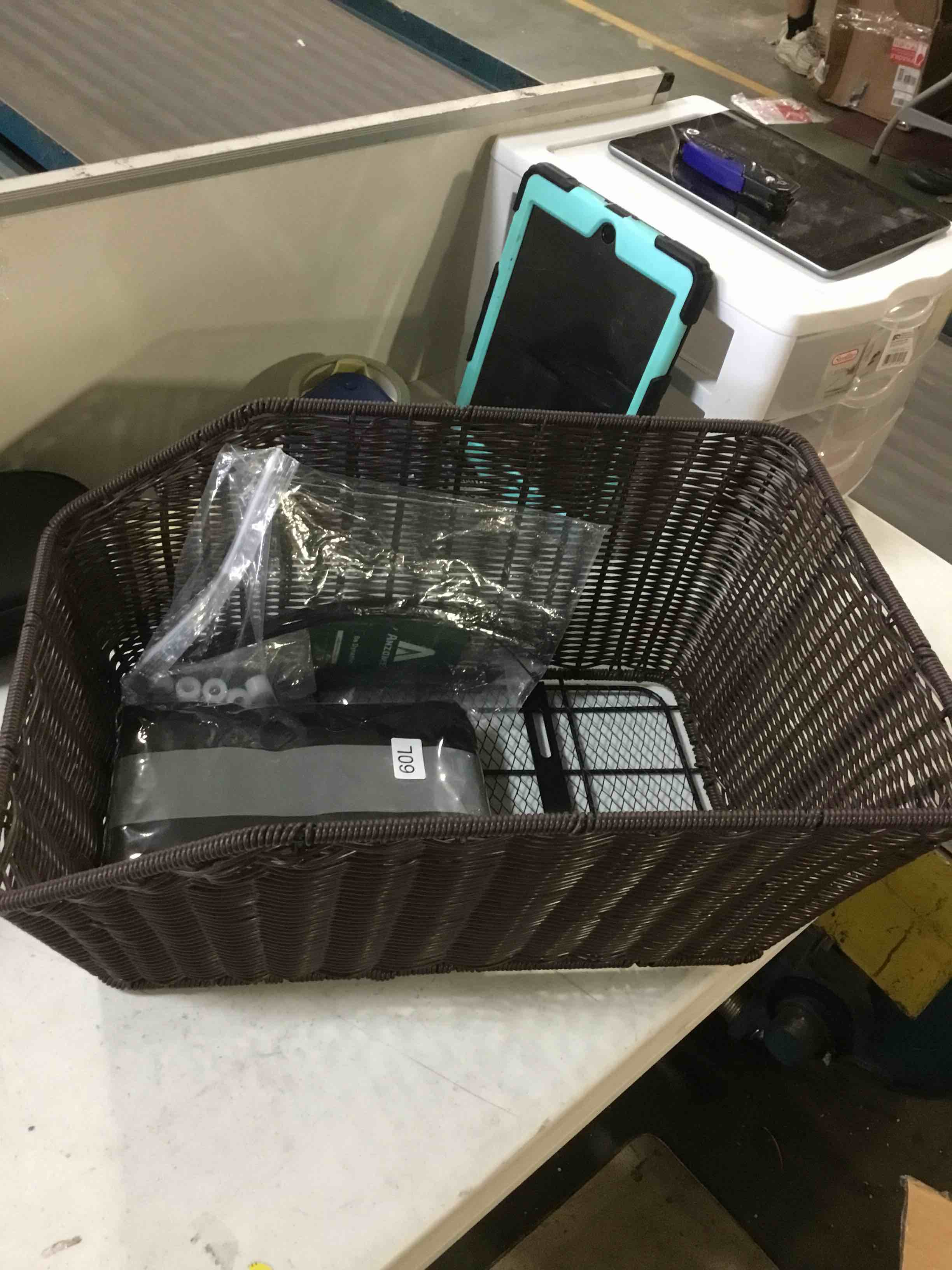 https://s3.amazonaws.com/lotting-images-prod/bidfta/YEL5351714_1690899967909.jpeg