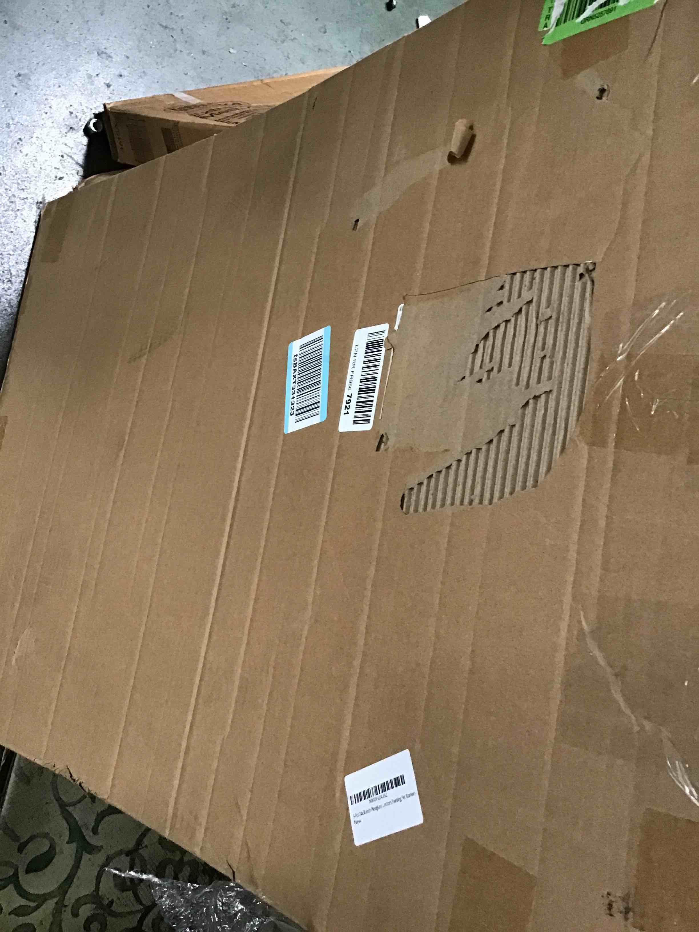https://s3.amazonaws.com/lotting-images-prod/bidfta/YEL5353349_1690900803819.jpeg