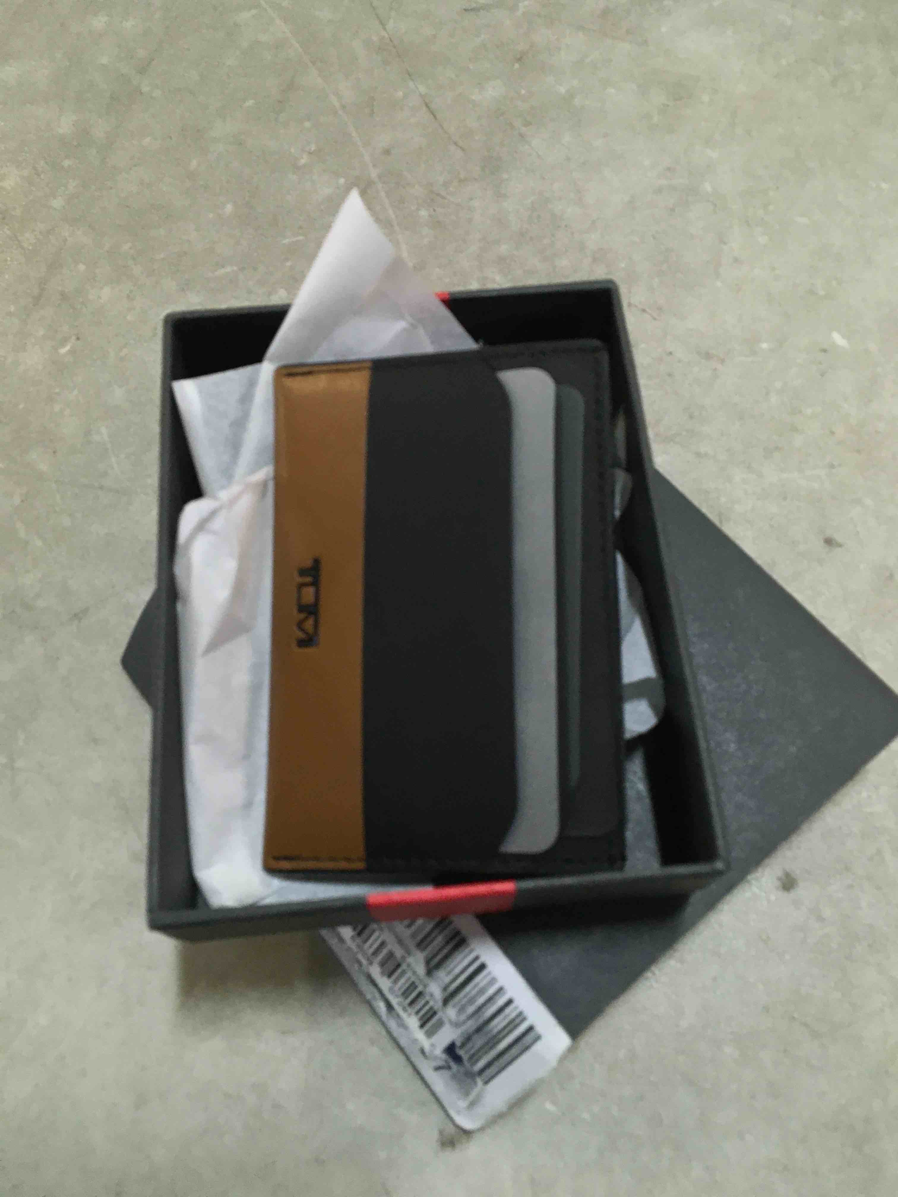 https://s3.amazonaws.com/lotting-images-prod/bidfta/YEL5356180_1690300854682.jpeg