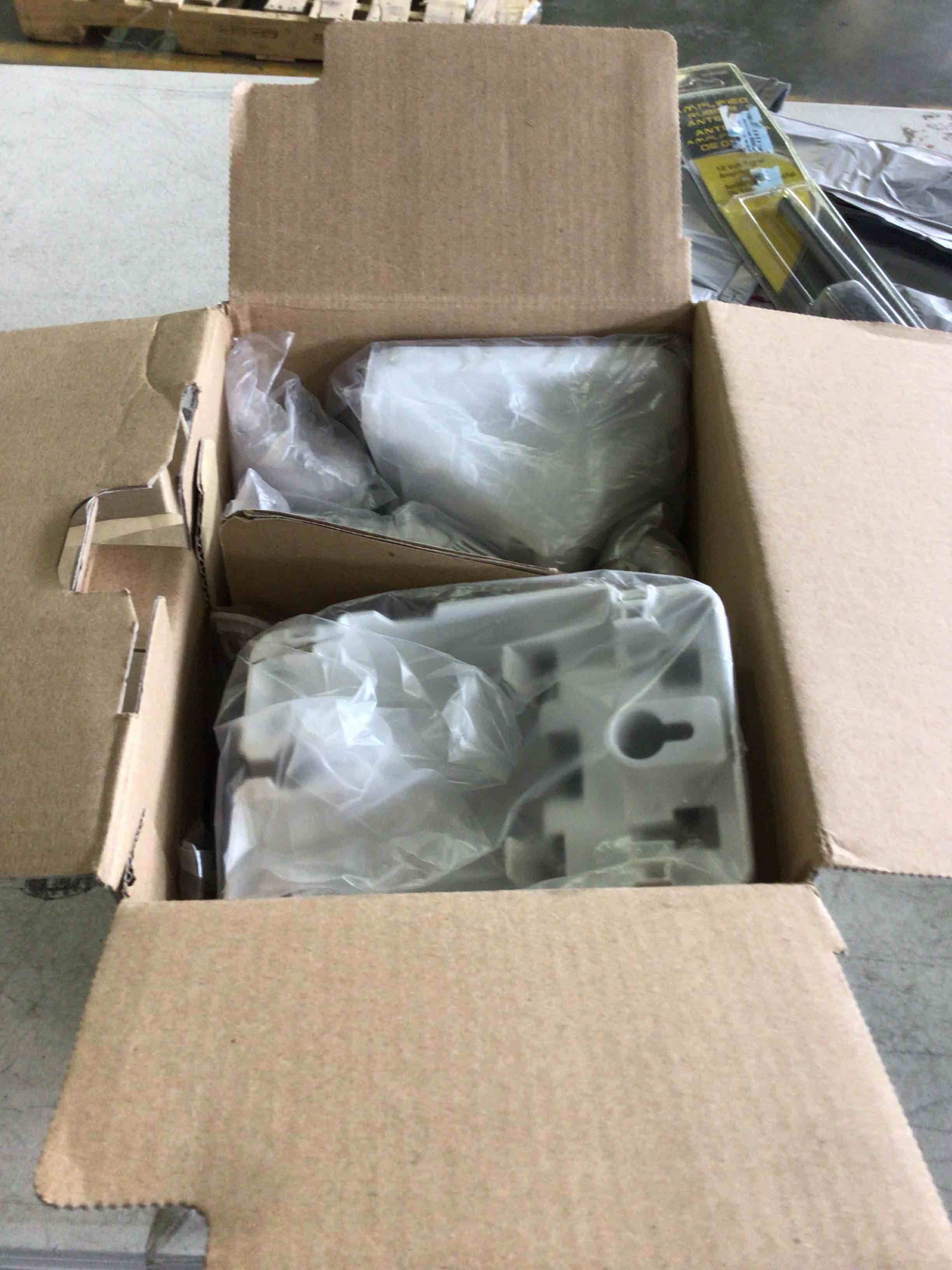 https://s3.amazonaws.com/lotting-images-prod/bidfta/YEL5363460_1694112821633.jpeg