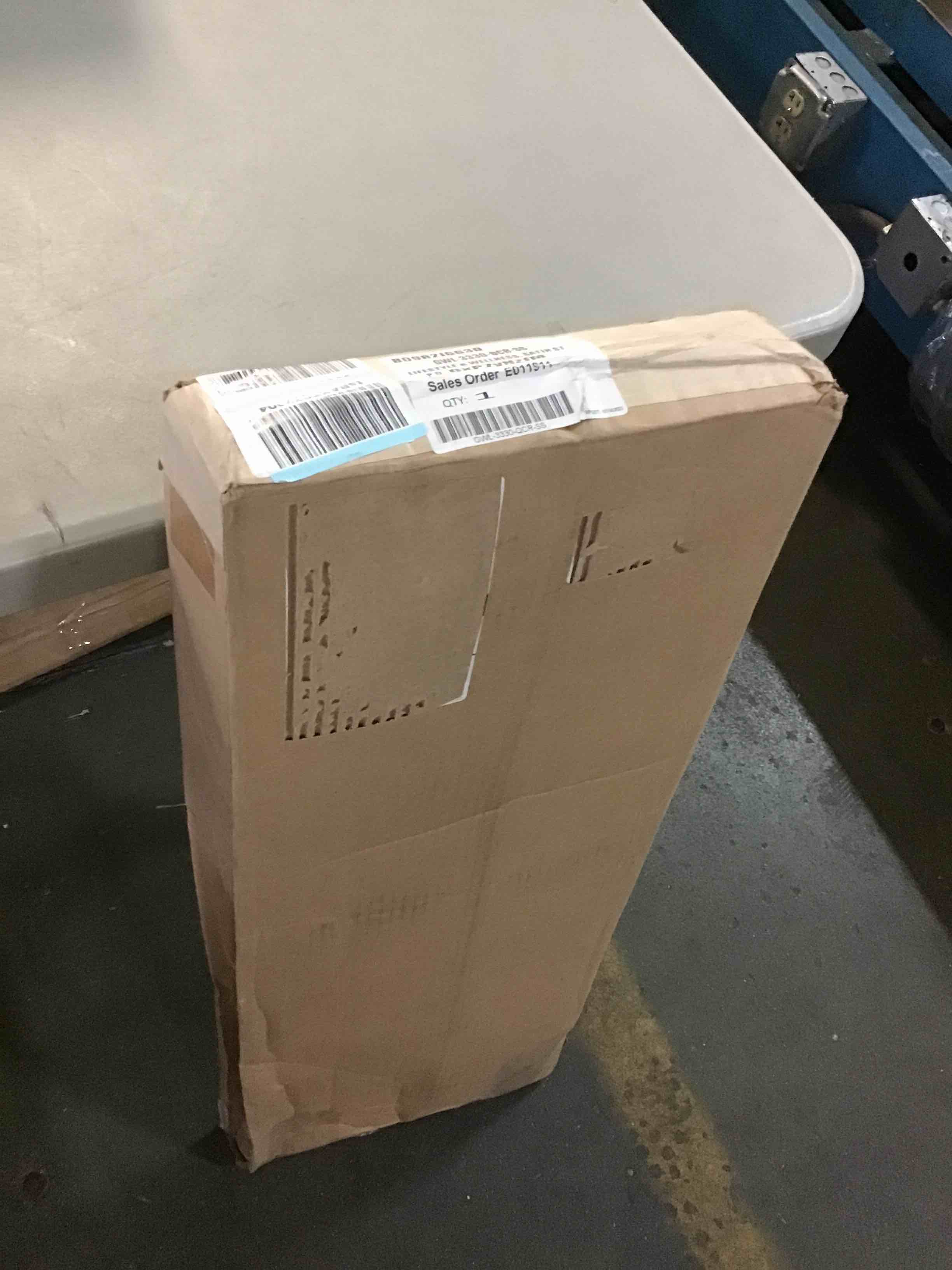 https://s3.amazonaws.com/lotting-images-prod/bidfta/YEL5368089_1694089203919.jpeg