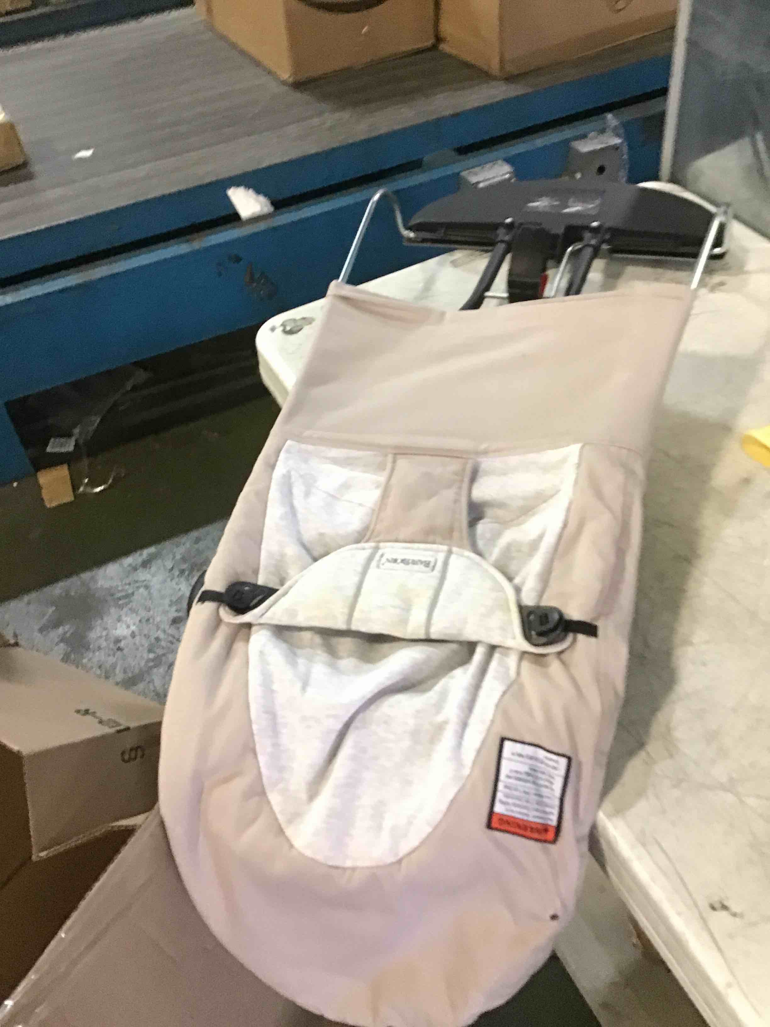 https://s3.amazonaws.com/lotting-images-prod/bidfta/YEL5368361_1694188372284.jpeg