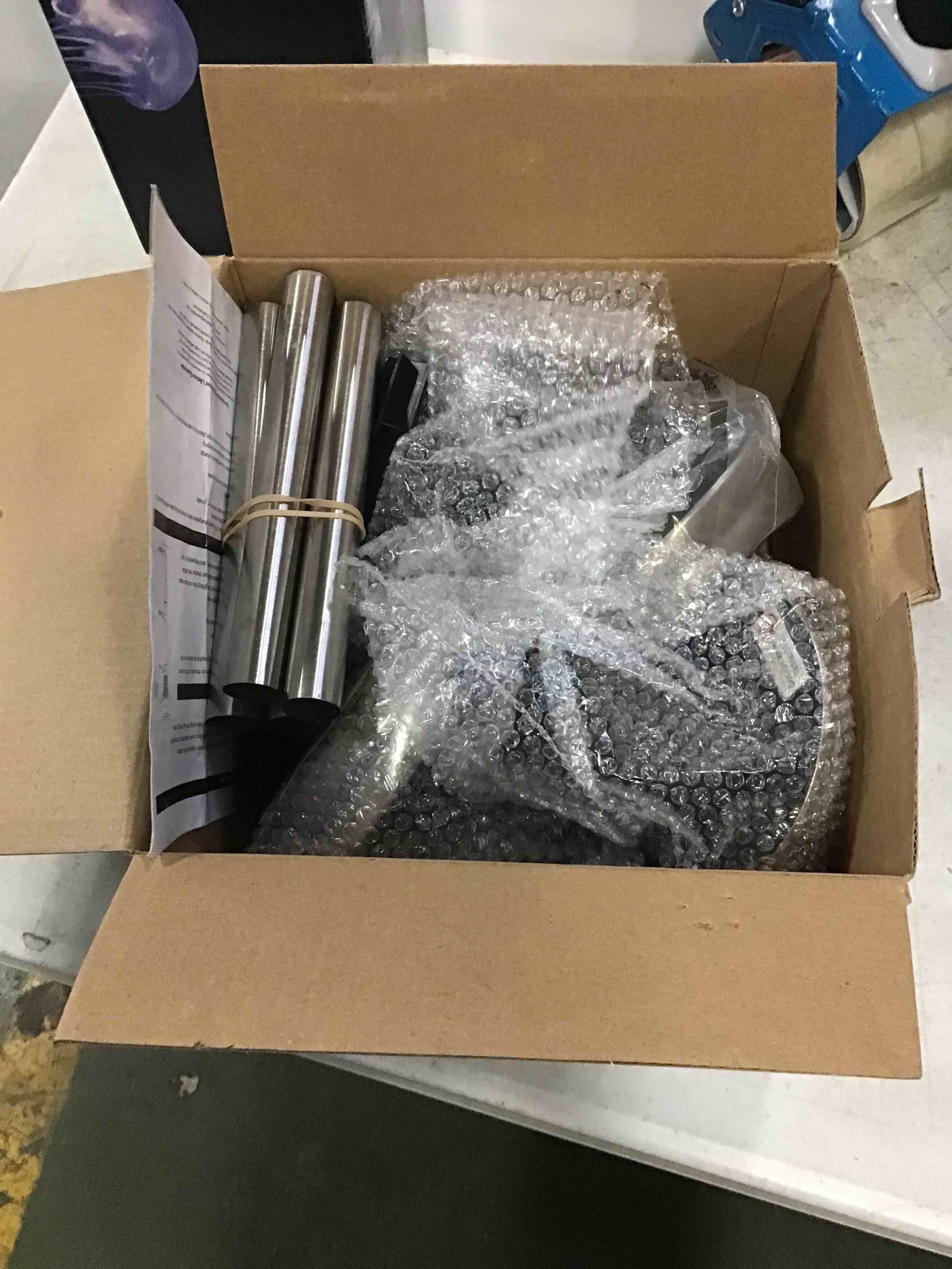 https://s3.amazonaws.com/lotting-images-prod/bidfta/YEL5372896_1693918233050.jpeg