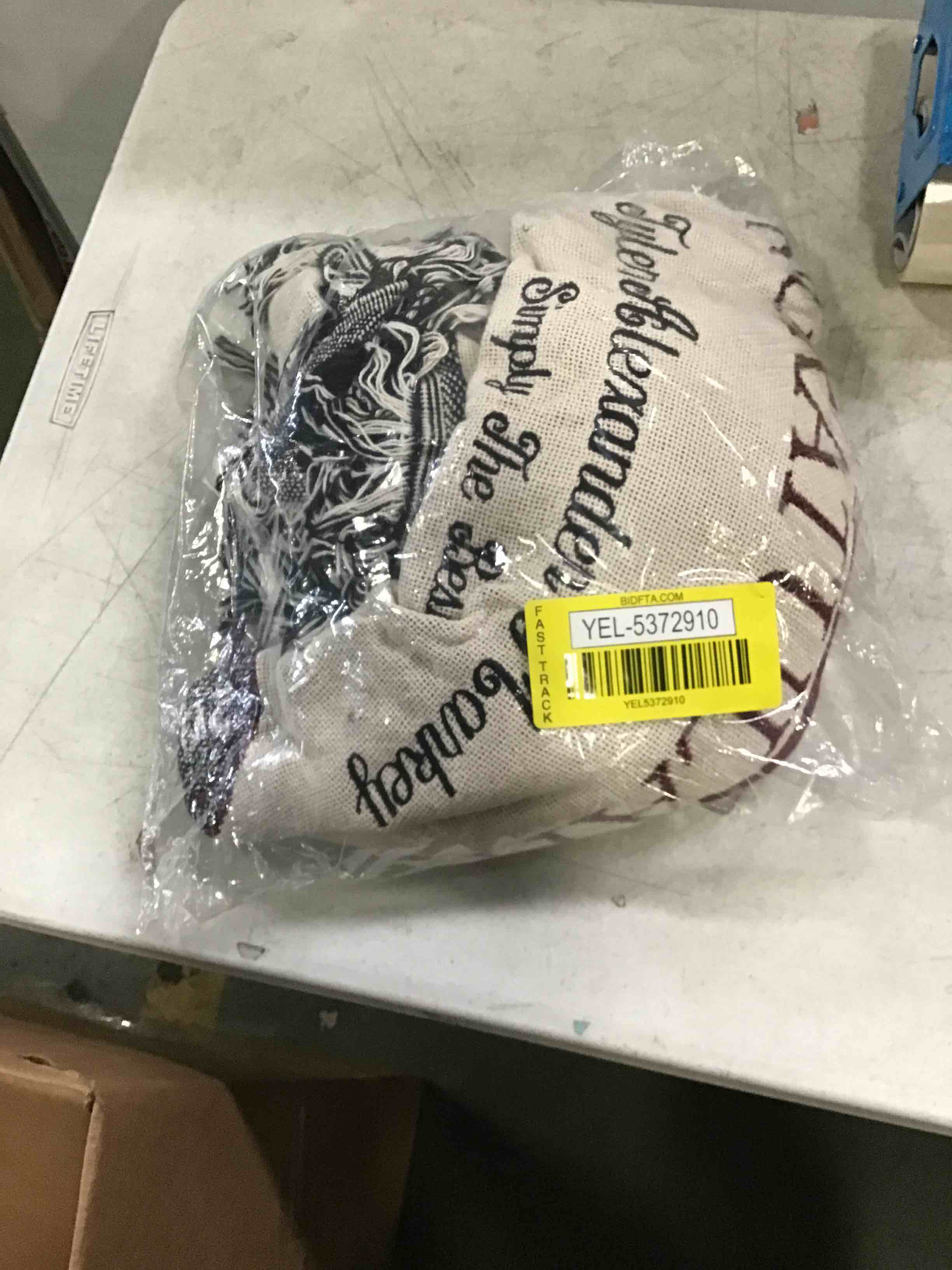 https://s3.amazonaws.com/lotting-images-prod/bidfta/YEL5372910_1693920838793.jpeg