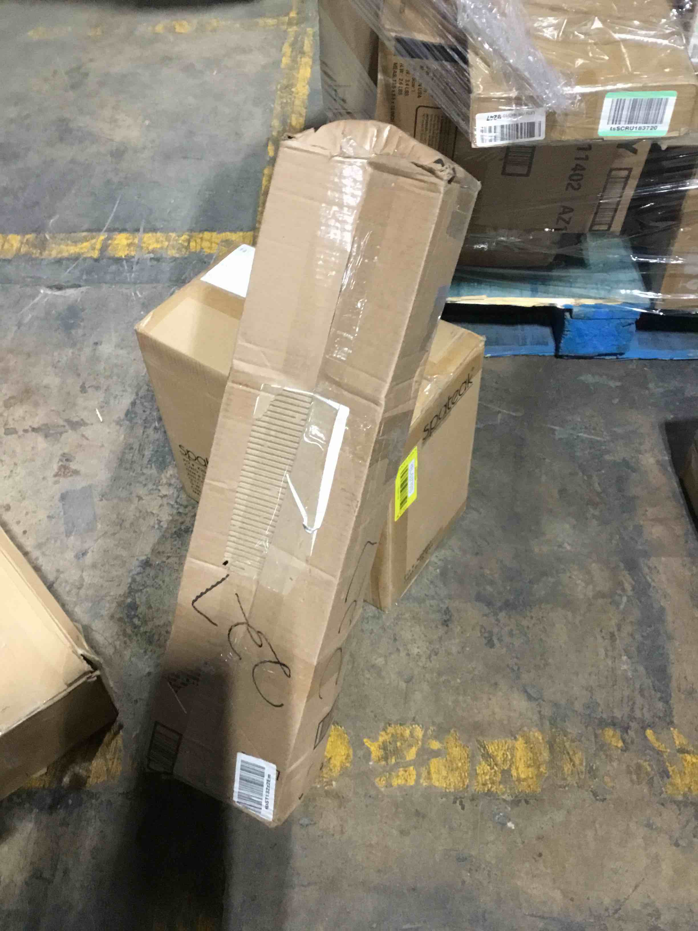 https://s3.amazonaws.com/lotting-images-prod/bidfta/YEL5377011_1702123392402.jpeg