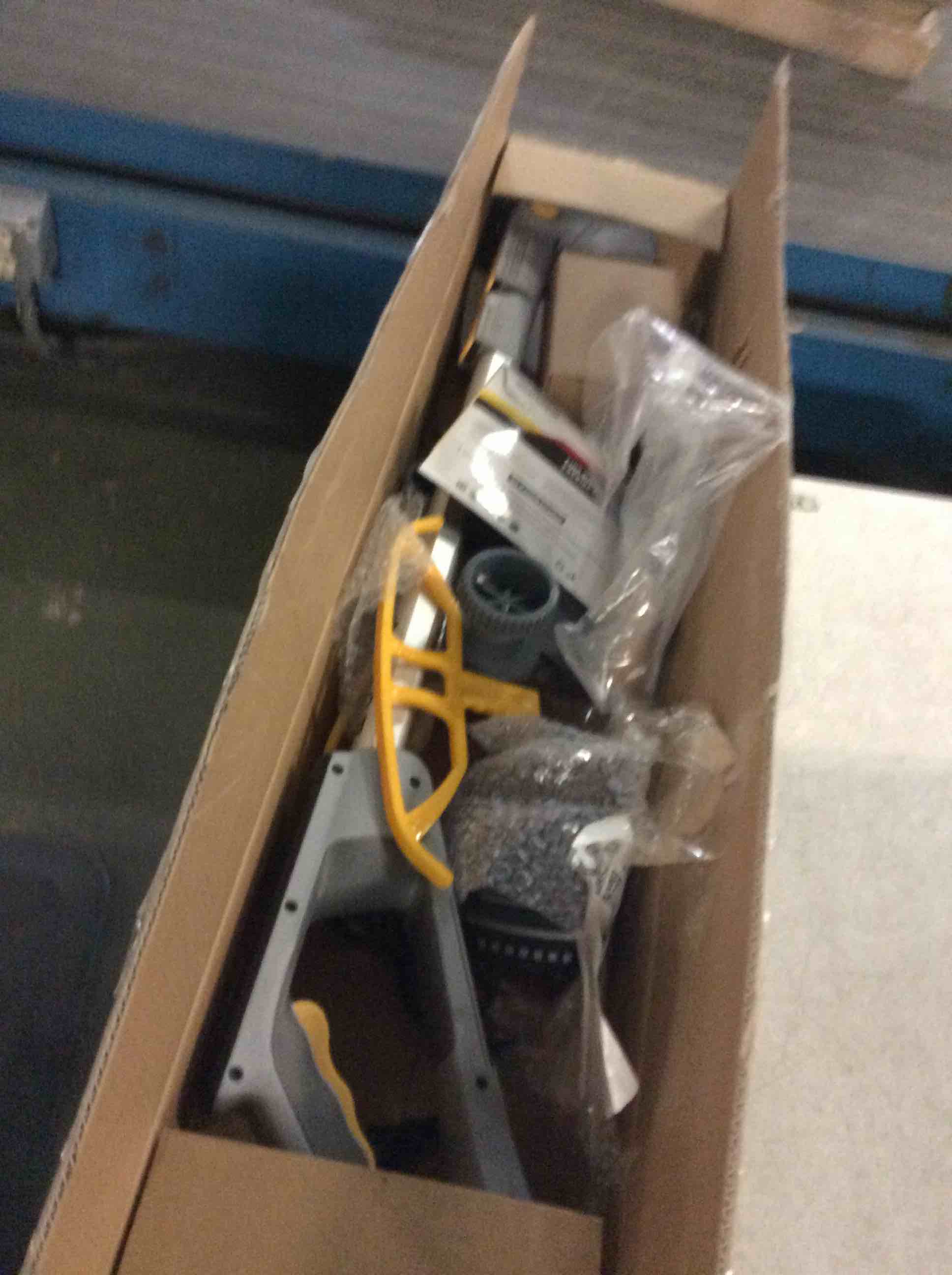 https://s3.amazonaws.com/lotting-images-prod/bidfta/YEL5390595_1695122483322.jpeg