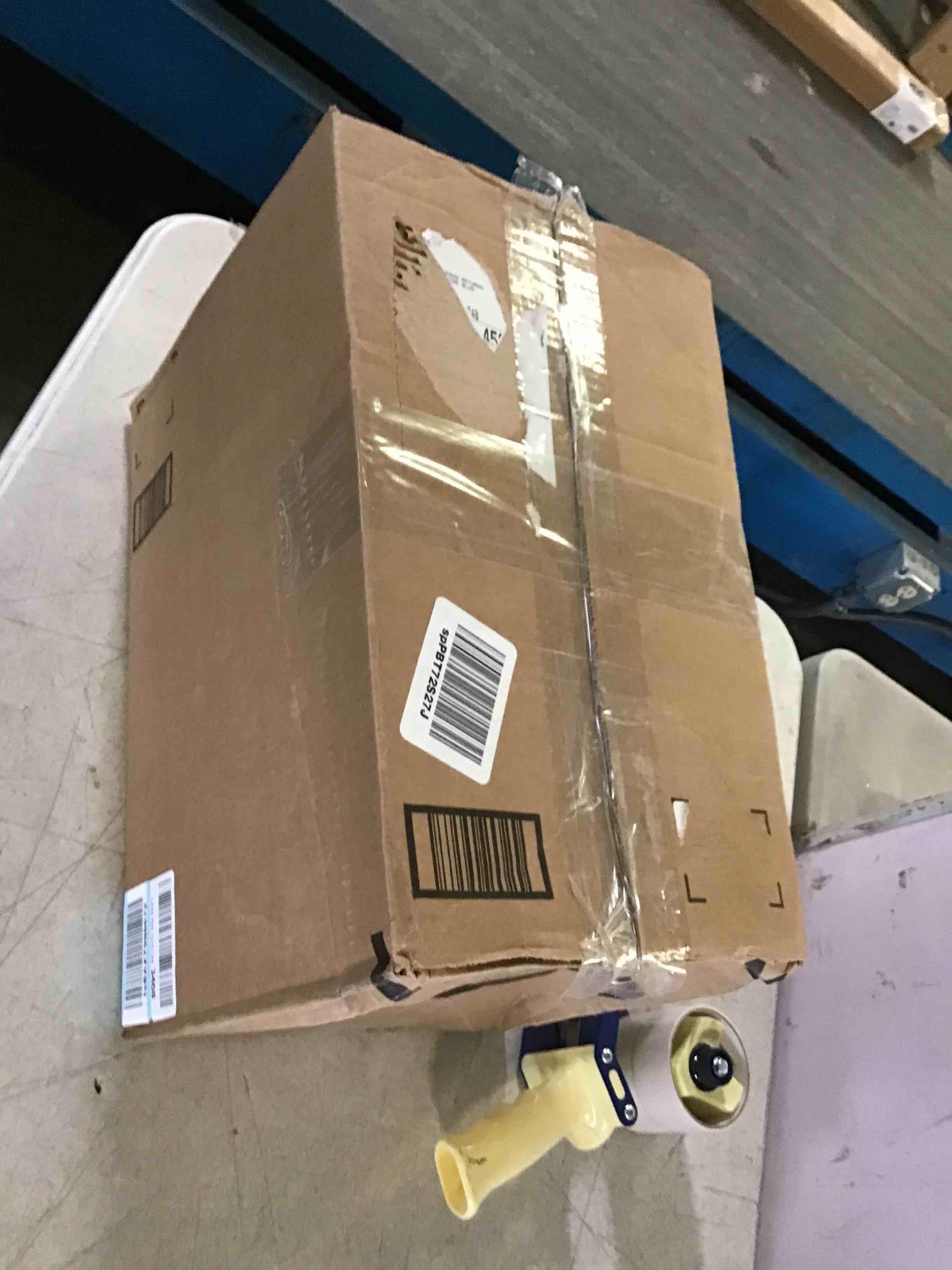 https://s3.amazonaws.com/lotting-images-prod/bidfta/YEL5390728_1695137745796.jpeg