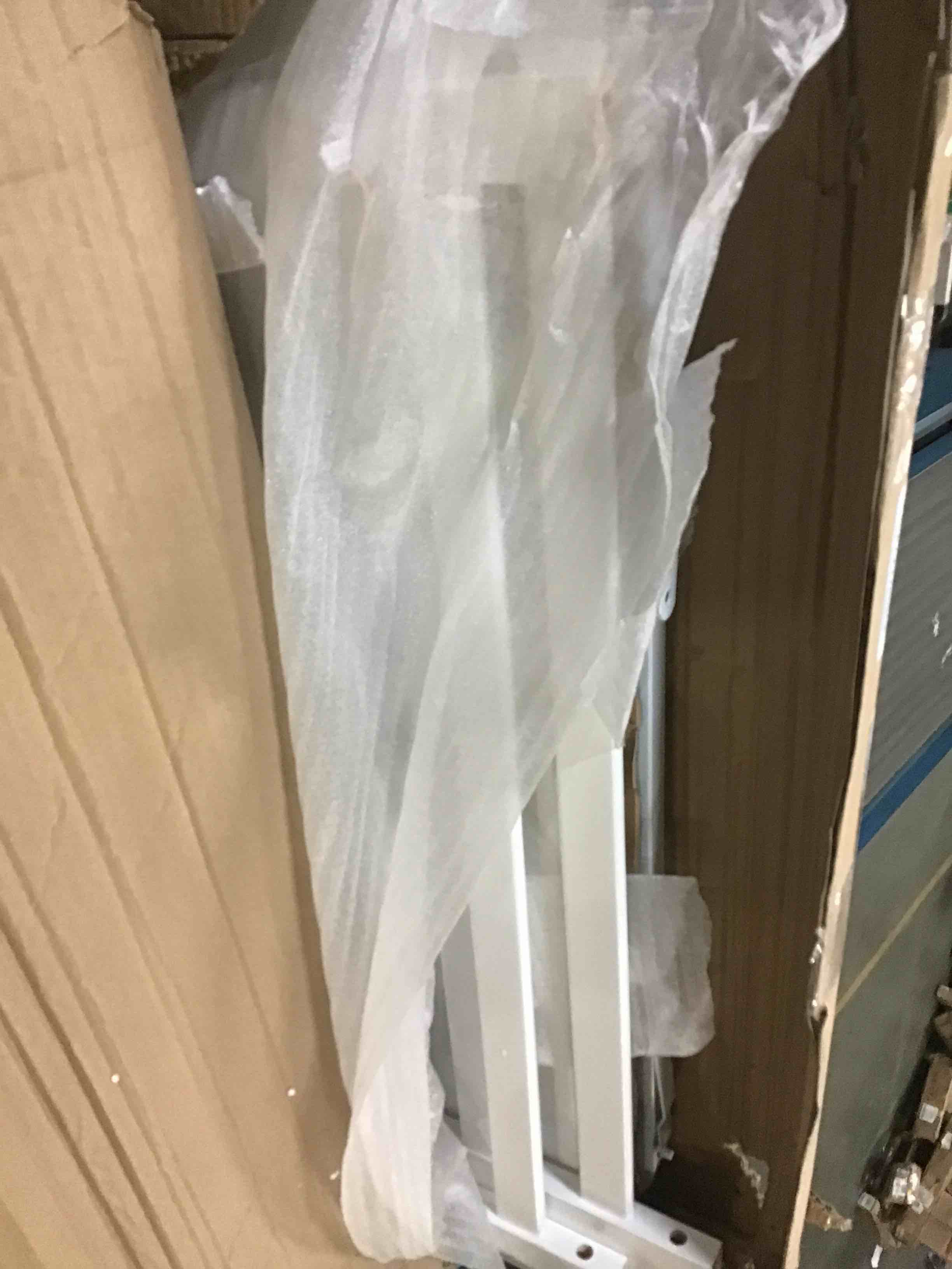 https://s3.amazonaws.com/lotting-images-prod/bidfta/YEL5391356_1695385499888.jpeg