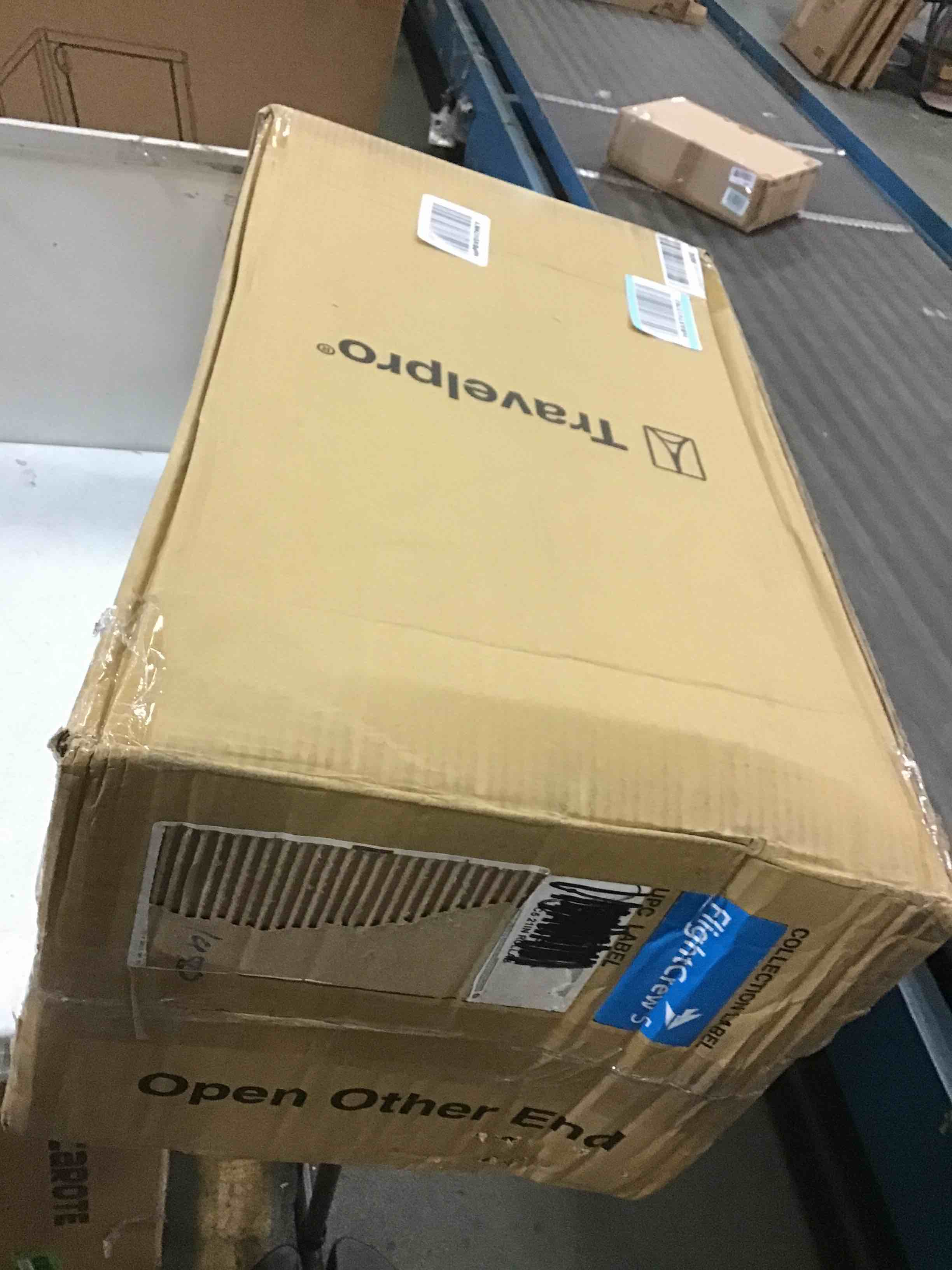 https://s3.amazonaws.com/lotting-images-prod/bidfta/YEL5391400_1695390231774.jpeg