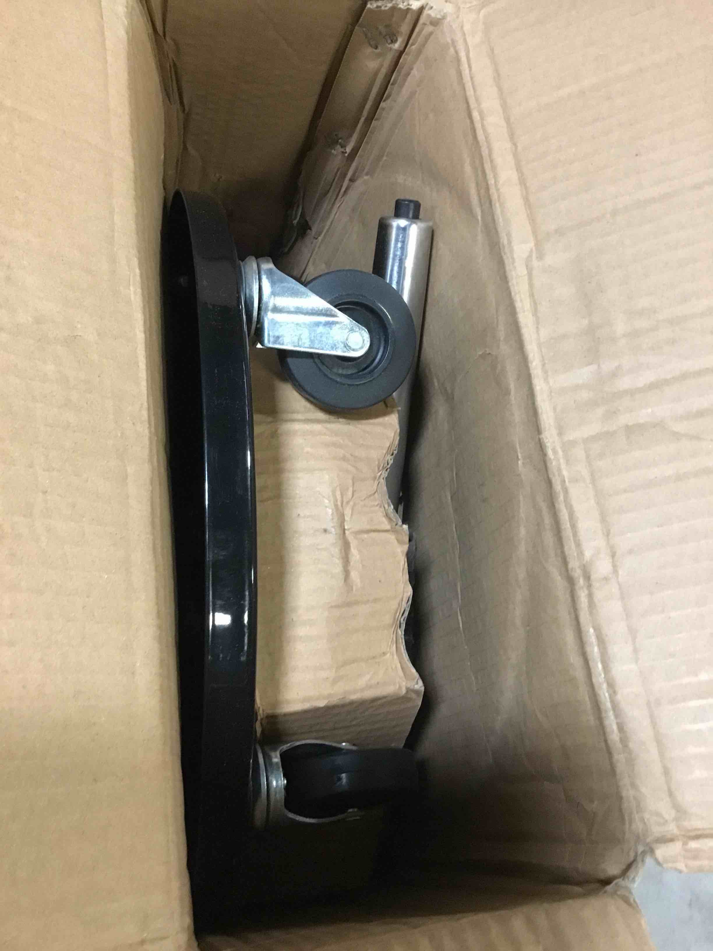 https://s3.amazonaws.com/lotting-images-prod/bidfta/YEL5393500_1694433043960.jpeg
