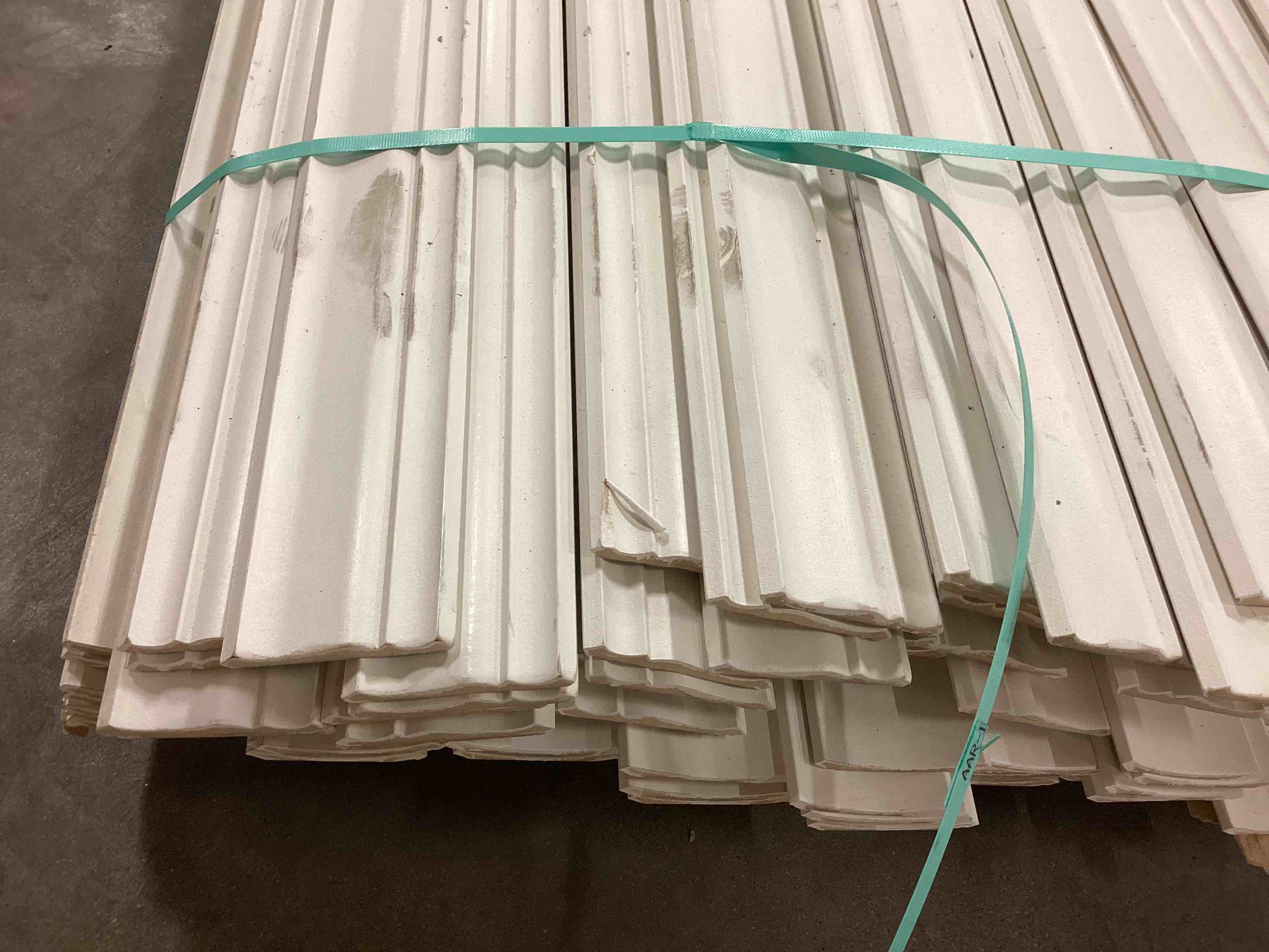 20 pieces 160 linear foot 8 ft crown molding your bid per linear foot 