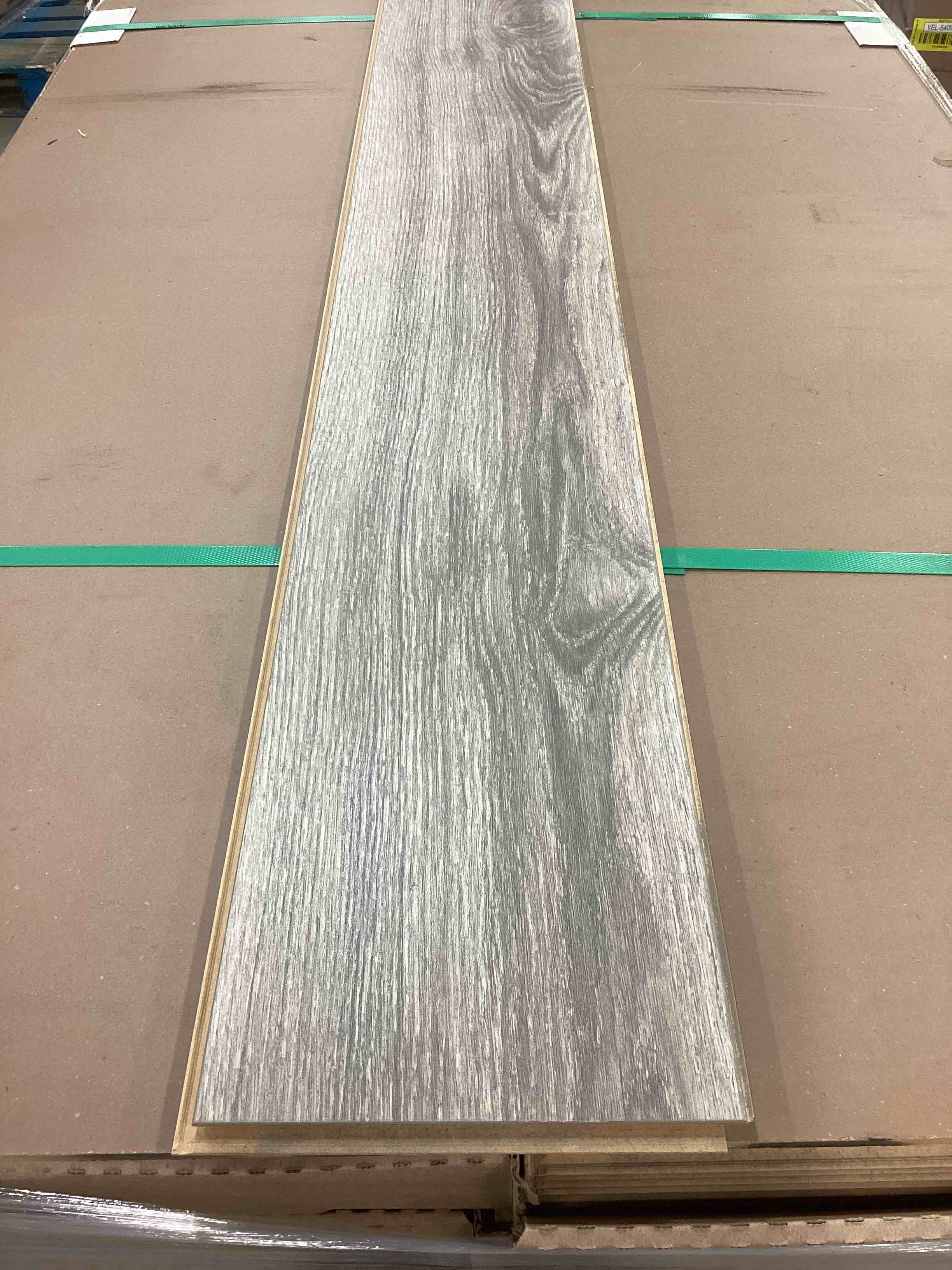 56 boxes 1,184.16 sq ft 7.5x50.75 8mm laminate flooring your bid per sq ft 