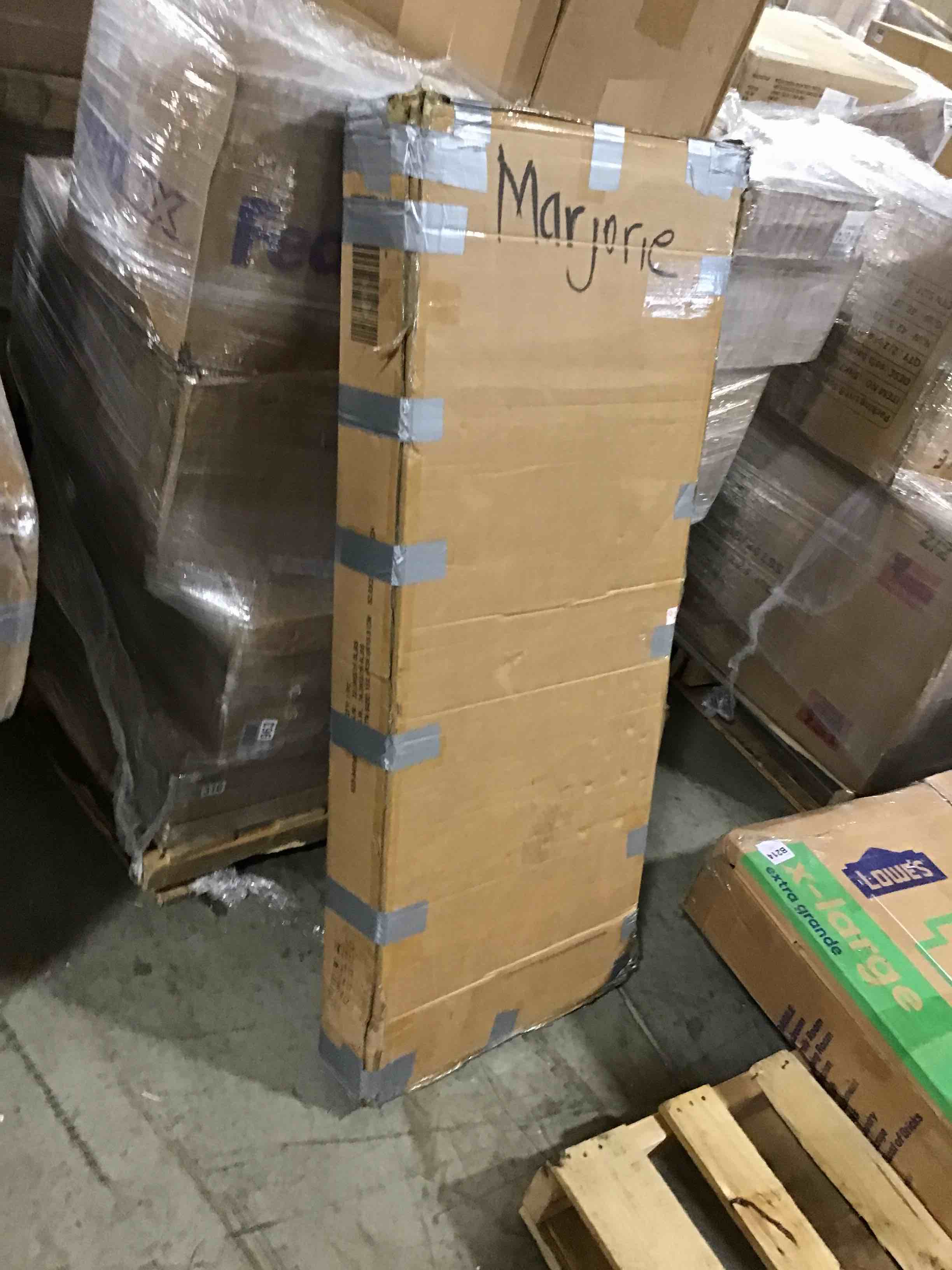 https://s3.amazonaws.com/lotting-images-prod/bidfta/YEL5420119_1694526469666.jpeg