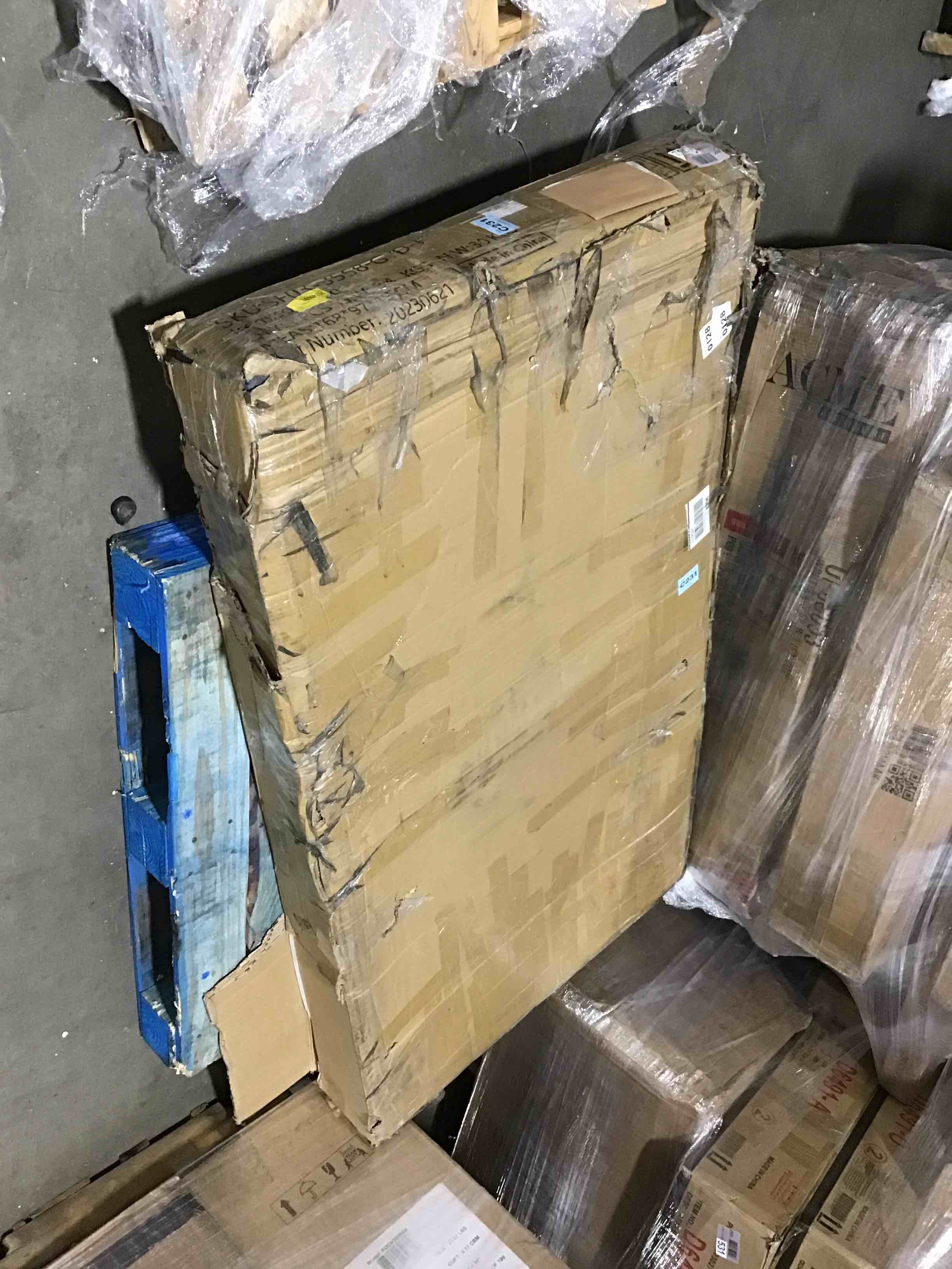 https://s3.amazonaws.com/lotting-images-prod/bidfta/YEL5420401_1695129571362.jpeg