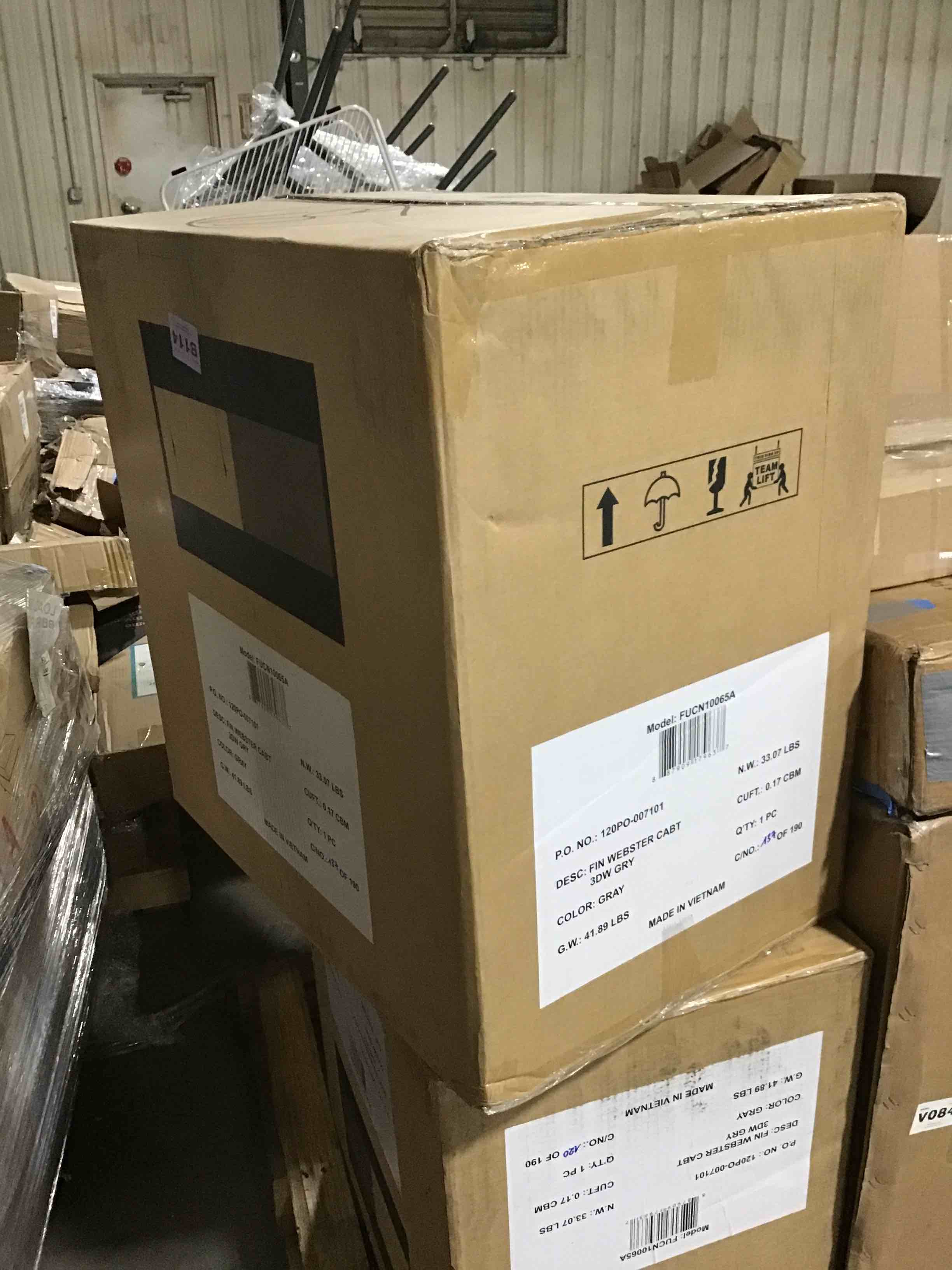 https://s3.amazonaws.com/lotting-images-prod/bidfta/YEL5420402_1695129956757.jpeg