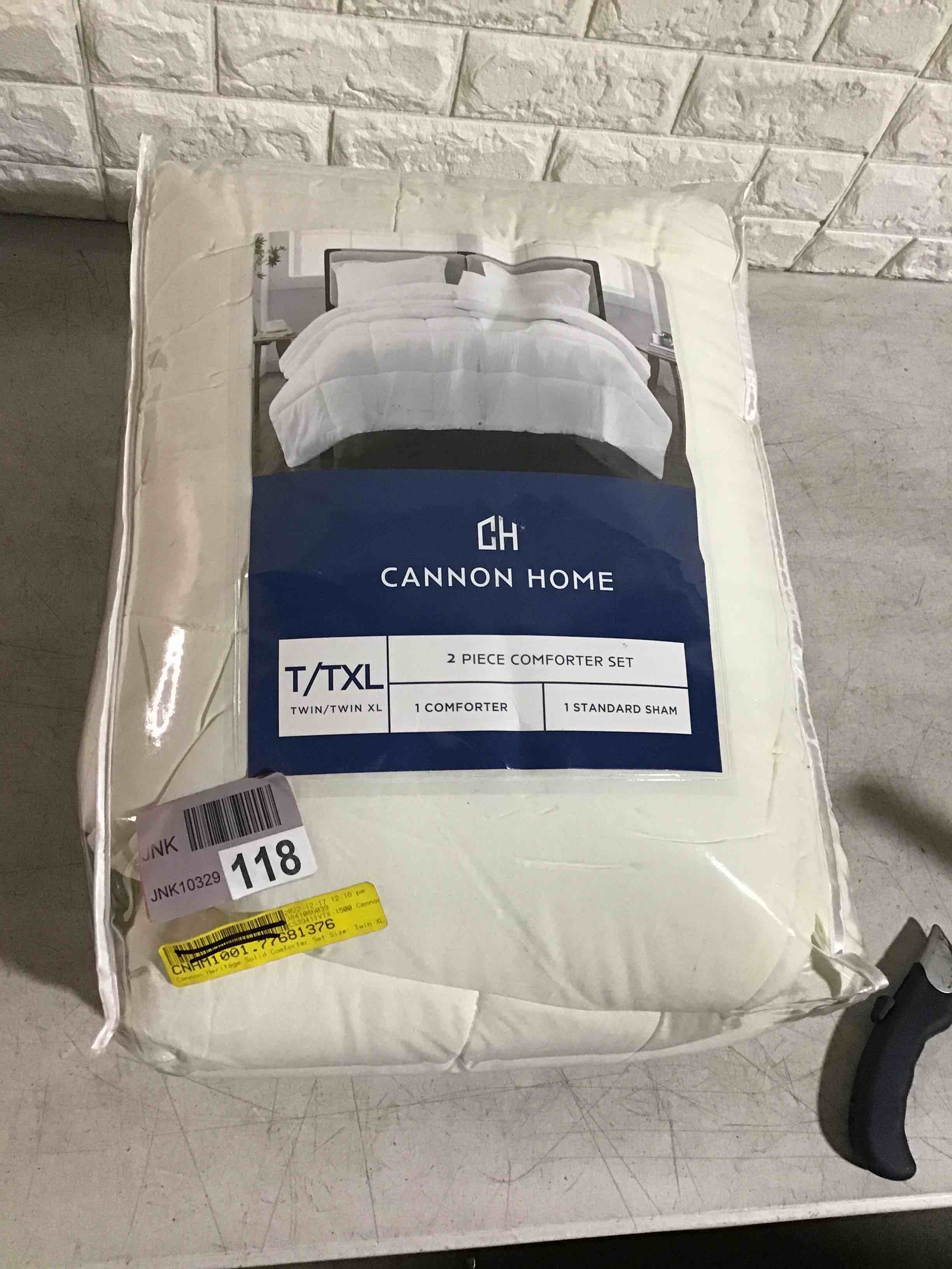 https://s3.amazonaws.com/lotting-images-prod/bidfta/YEL5426791_1694004296667.jpeg