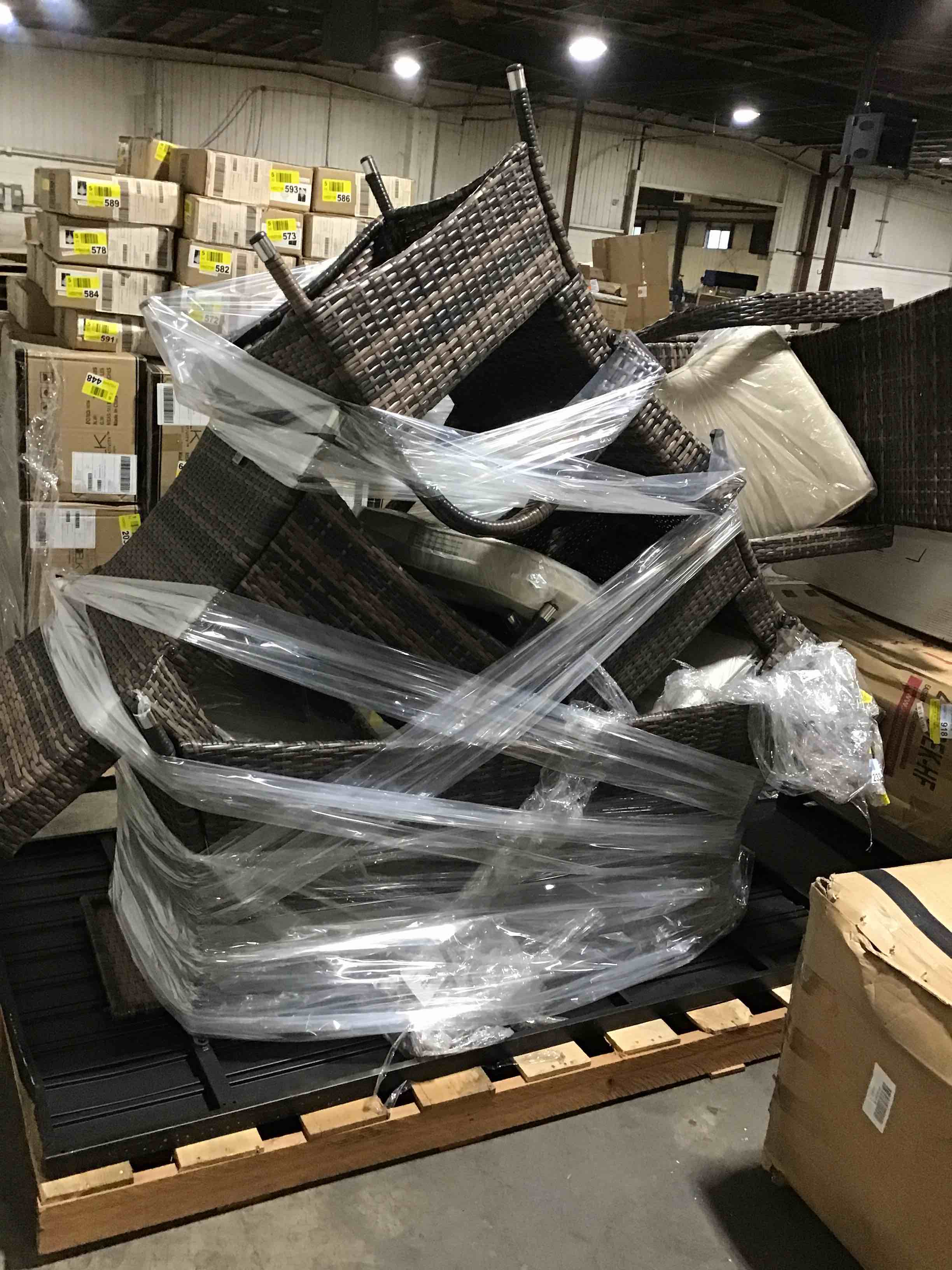 https://s3.amazonaws.com/lotting-images-prod/bidfta/YEL5427058_1698755121623.jpeg