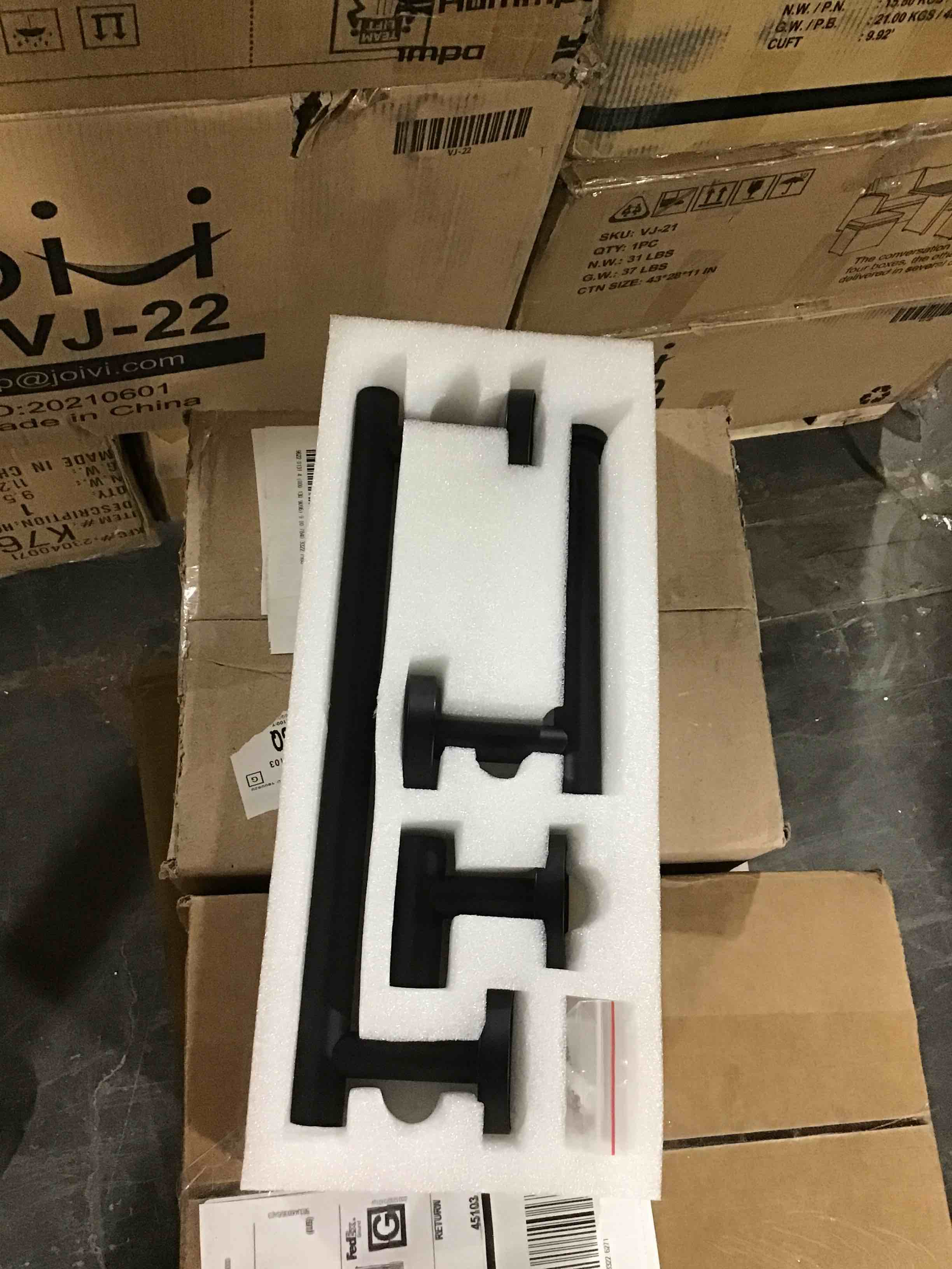 https://s3.amazonaws.com/lotting-images-prod/bidfta/YEL5427861_1696080033422.jpeg