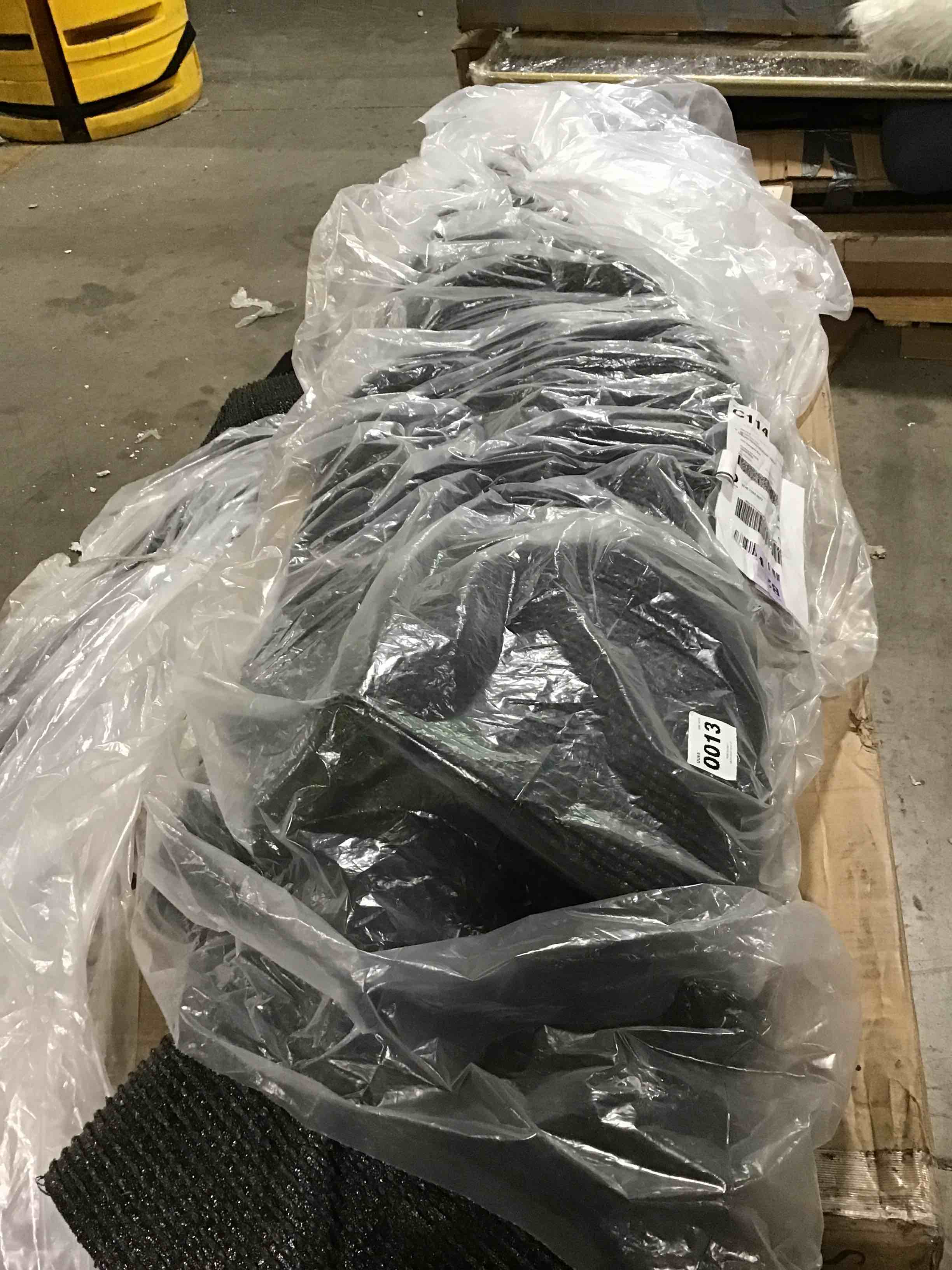 https://s3.amazonaws.com/lotting-images-prod/bidfta/YEL5430836_1694457476342.jpeg