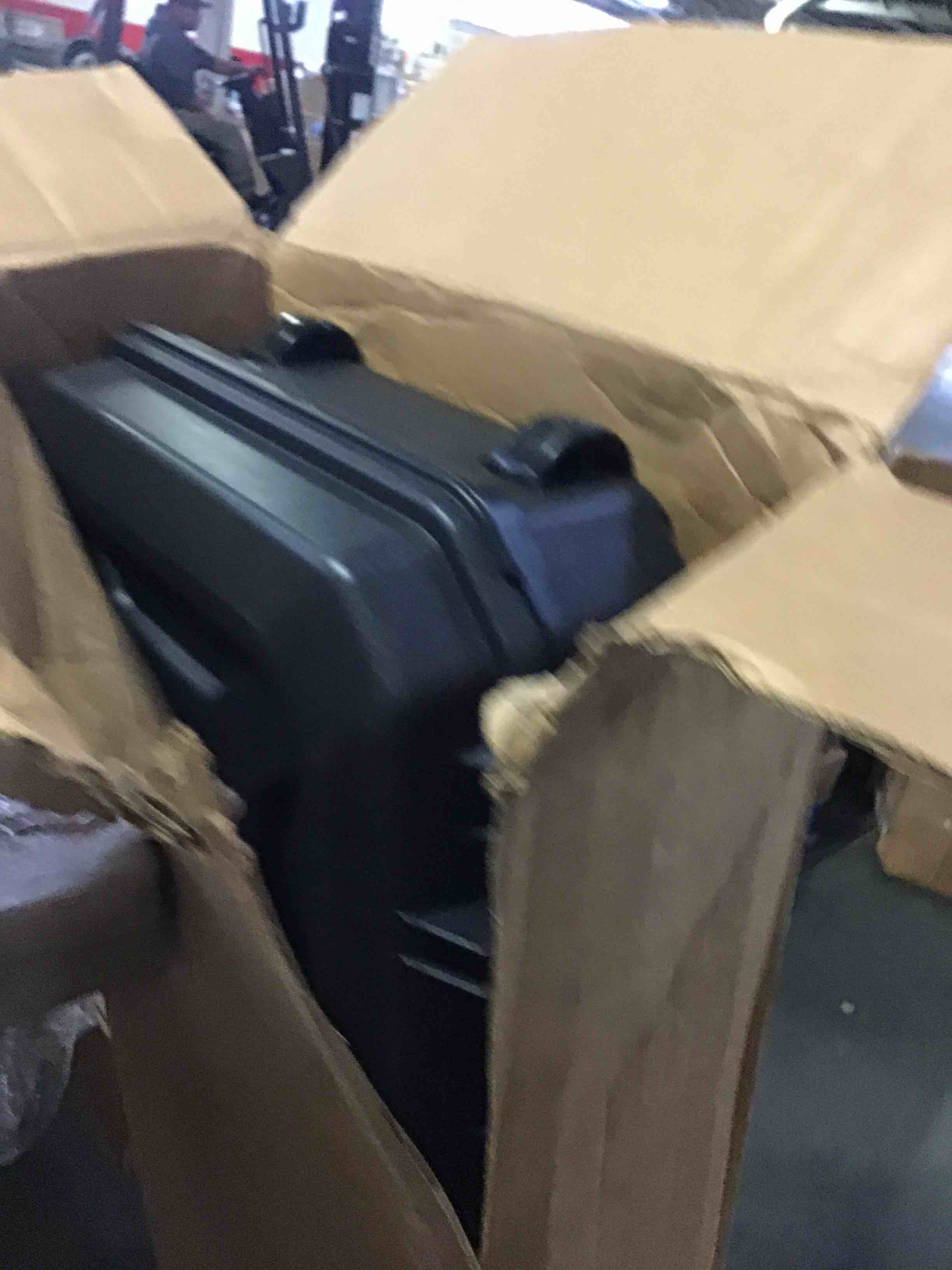 https://s3.amazonaws.com/lotting-images-prod/bidfta/YEL5445111_1698678121815.jpeg
