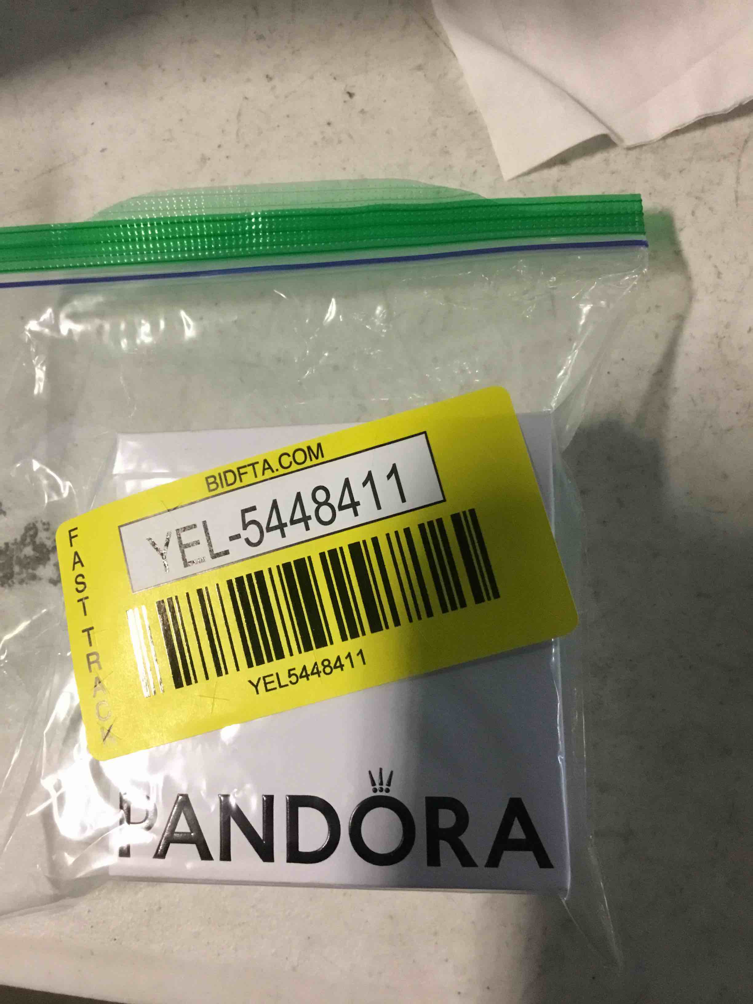 https://s3.amazonaws.com/lotting-images-prod/bidfta/YEL5448411_1698755860271.jpeg