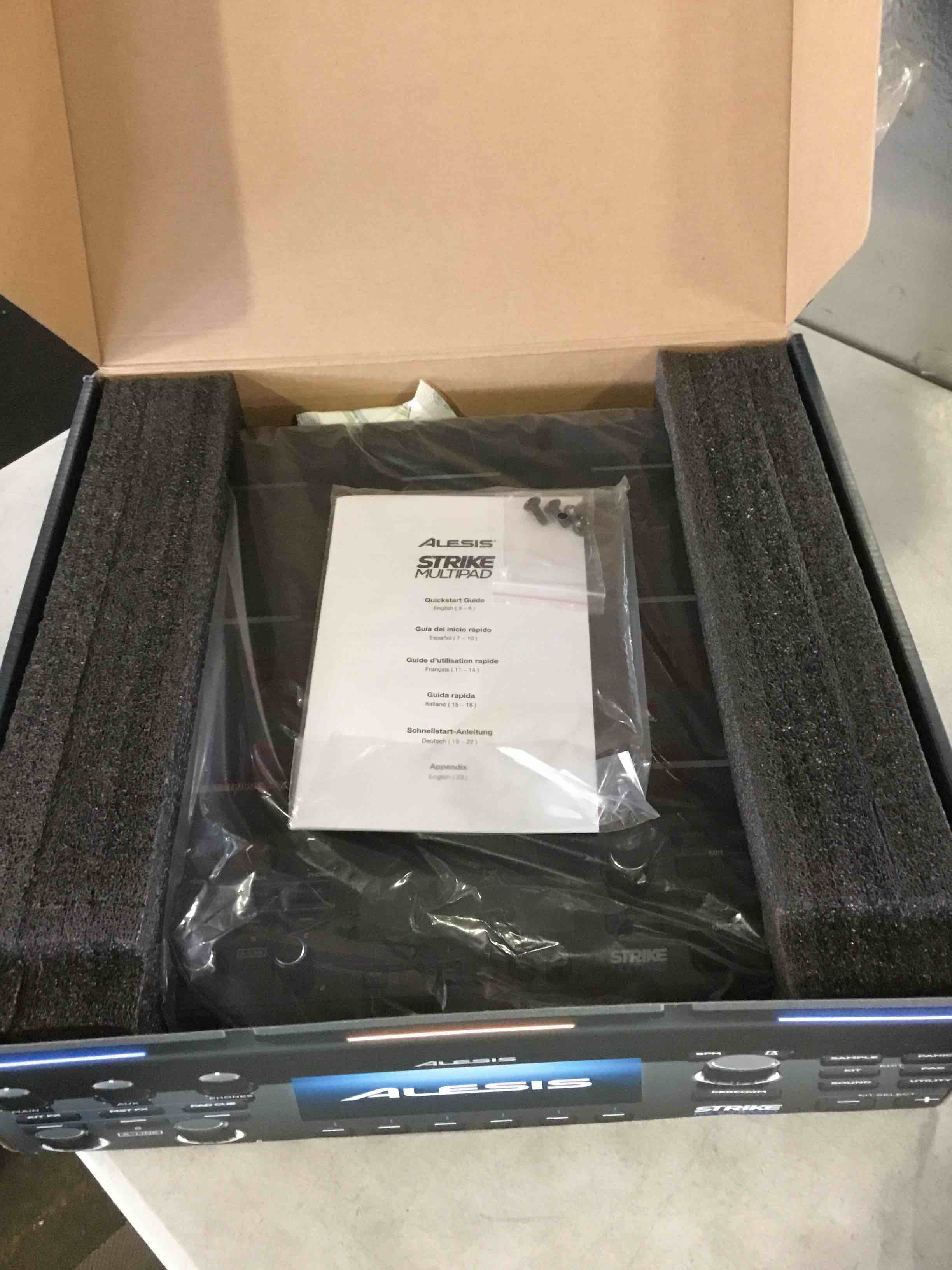 https://s3.amazonaws.com/lotting-images-prod/bidfta/YEL5451306_1700143870639.jpeg