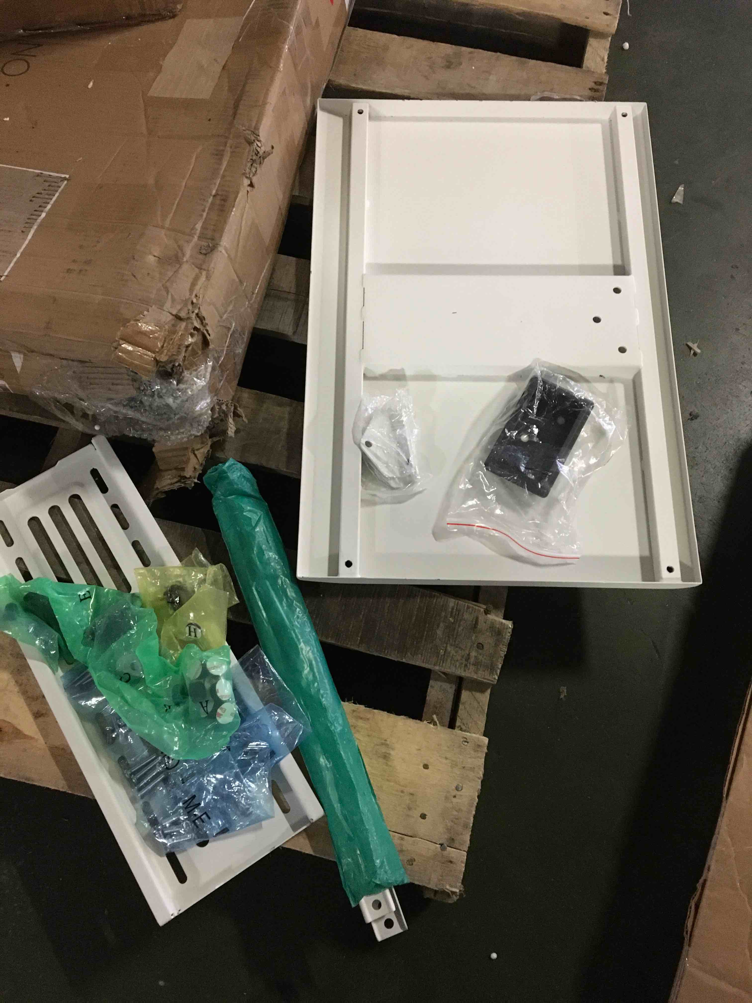 https://s3.amazonaws.com/lotting-images-prod/bidfta/YEL5451431_1700237623178.jpeg
