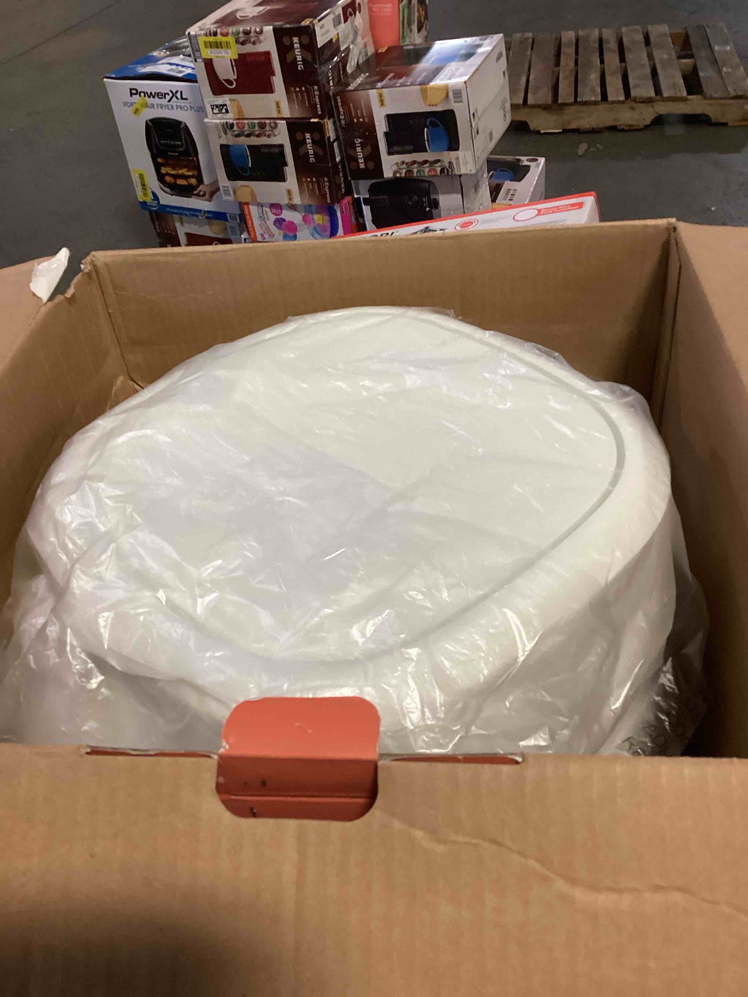 https://s3.amazonaws.com/lotting-images-prod/bidfta/YEL5452758_1699624175253.jpeg