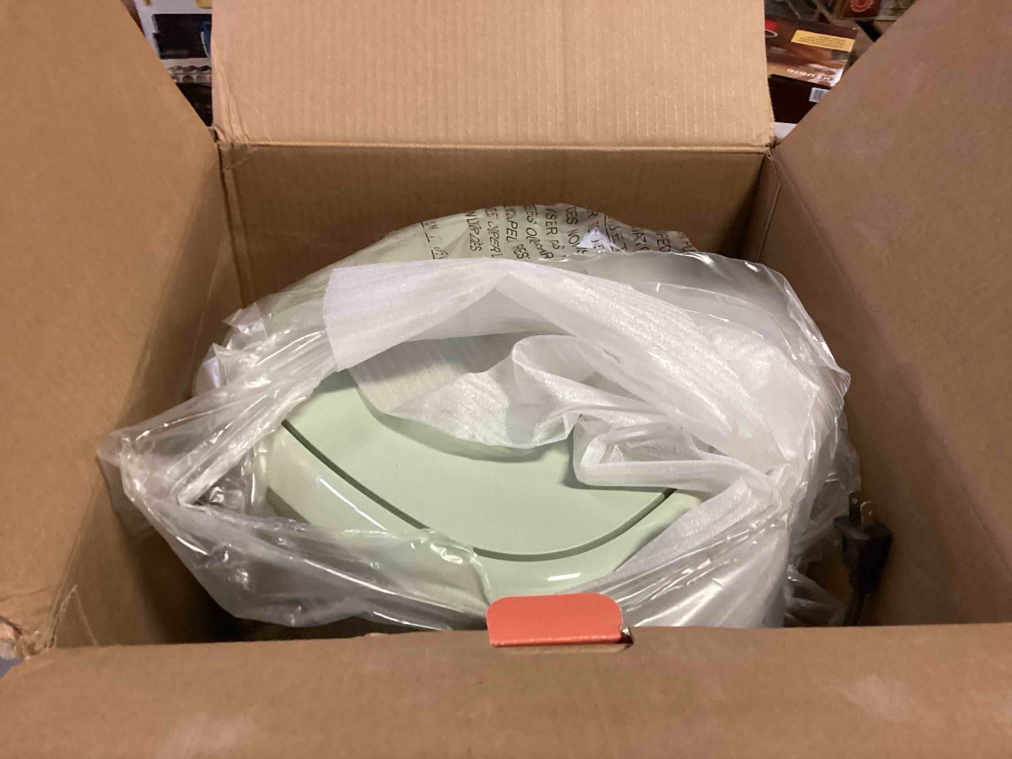 https://s3.amazonaws.com/lotting-images-prod/bidfta/YEL5452760_1699624594188.jpeg
