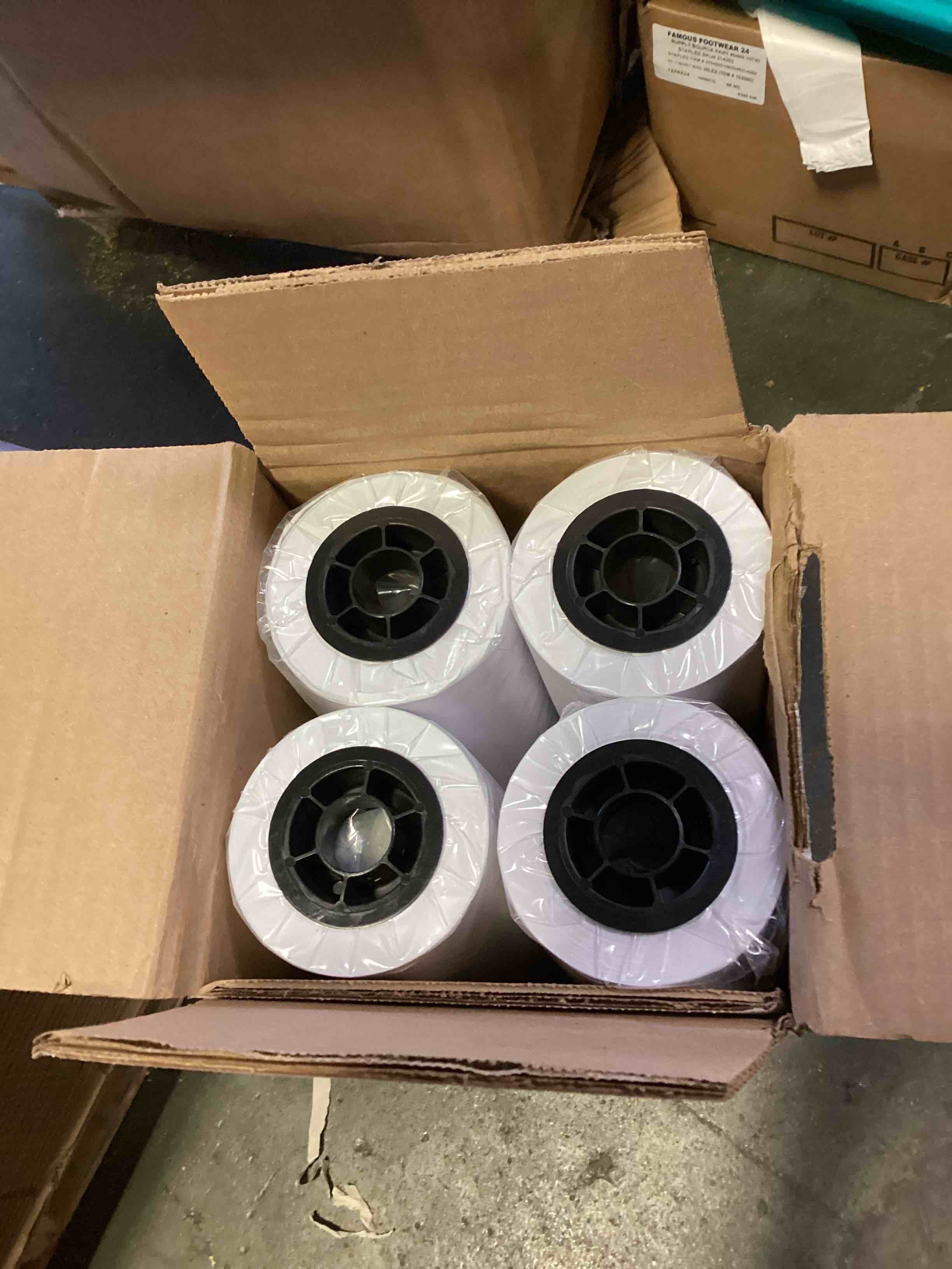 https://s3.amazonaws.com/lotting-images-prod/bidfta/YEL5452938_1699899808292.jpeg