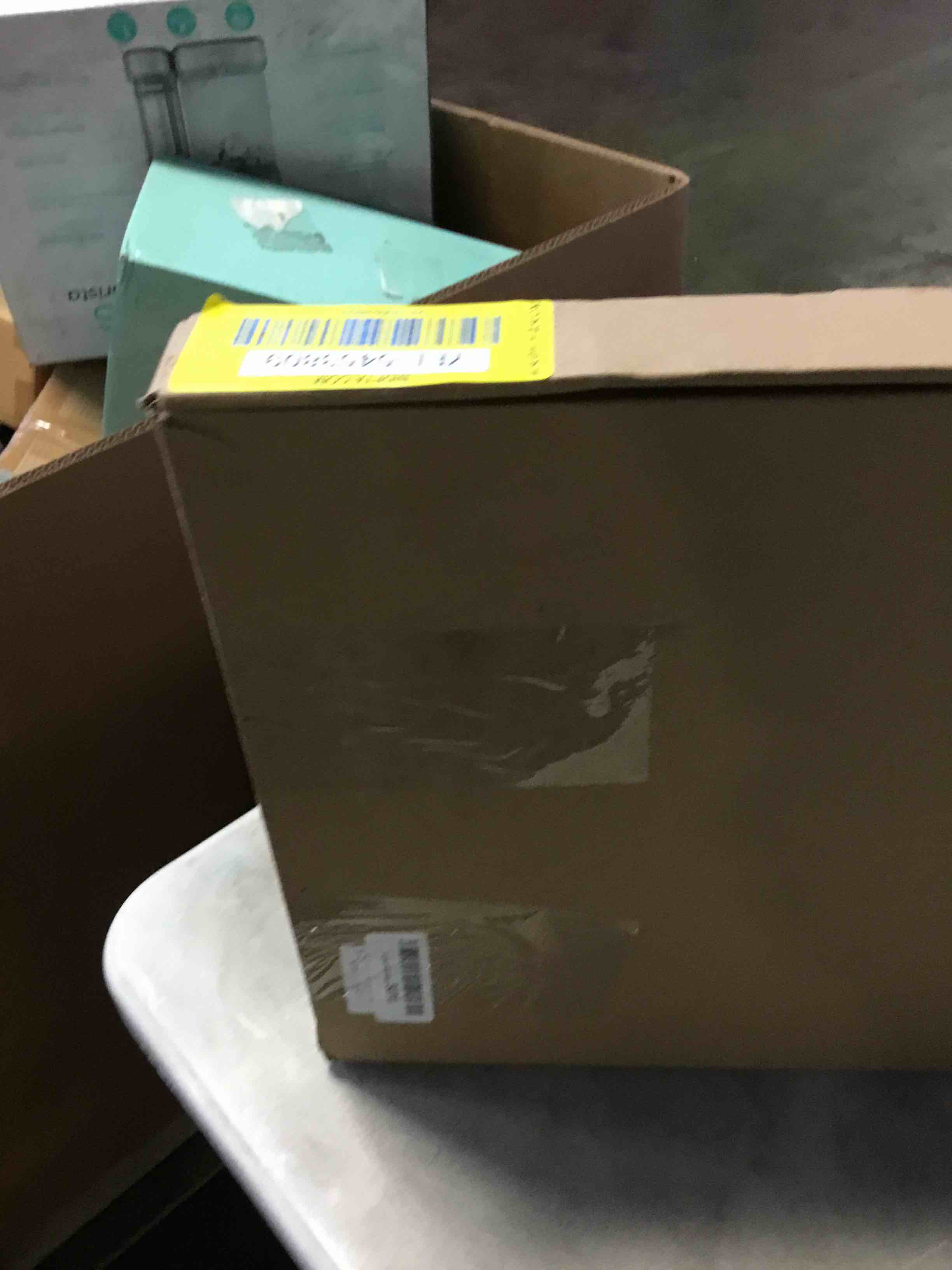 https://s3.amazonaws.com/lotting-images-prod/bidfta/YEL5453809_1698754727386.jpeg