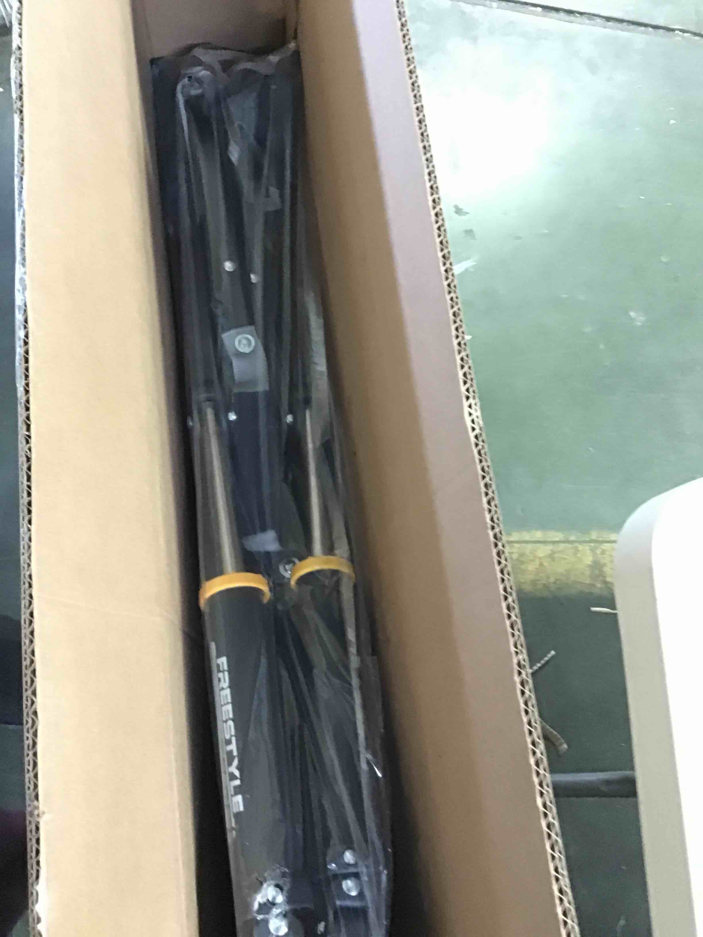 https://s3.amazonaws.com/lotting-images-prod/bidfta/YEL5455644_1698852654608.jpeg