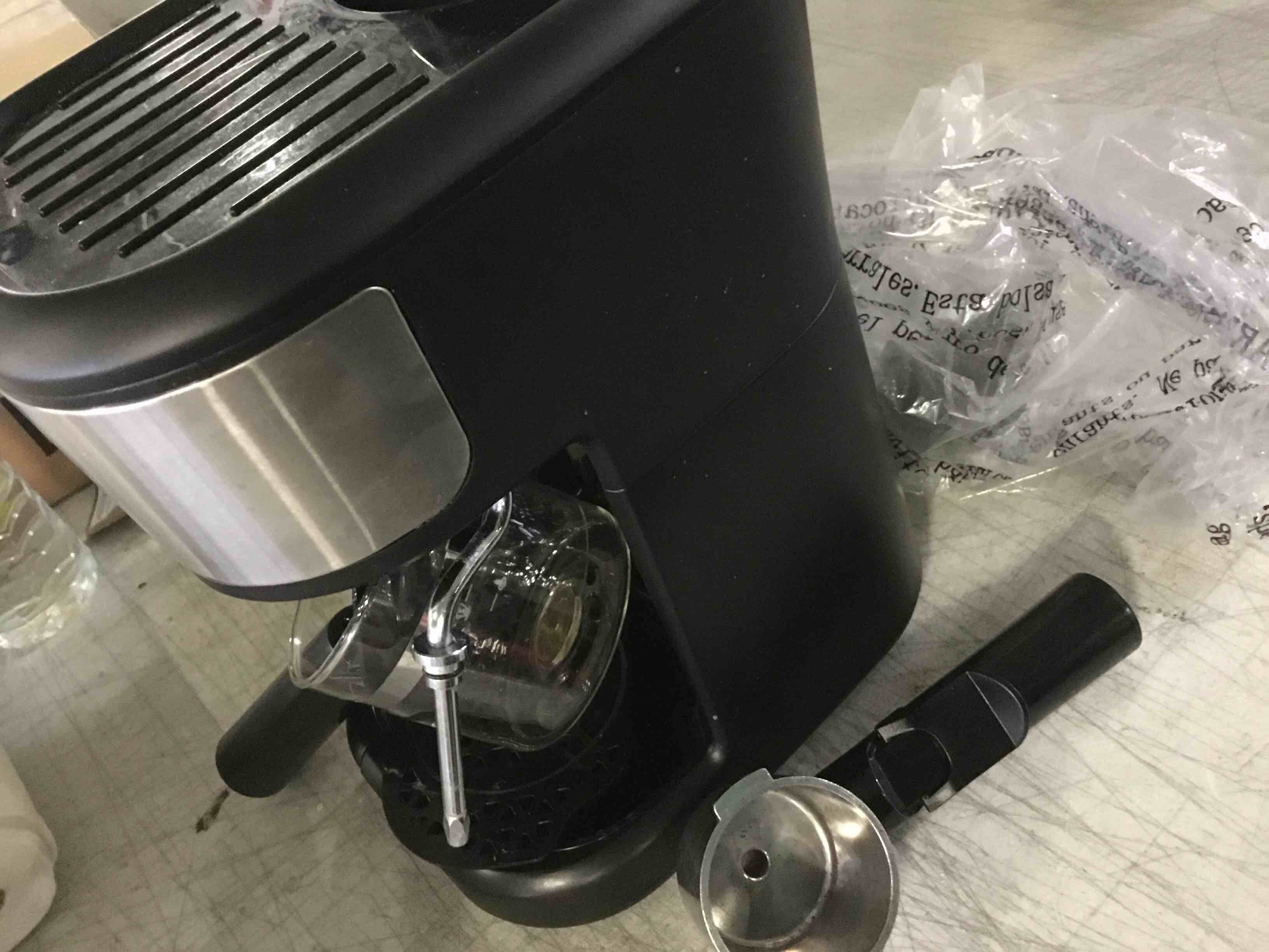 https://s3.amazonaws.com/lotting-images-prod/bidfta/YEL5458588_1701802875335.jpeg