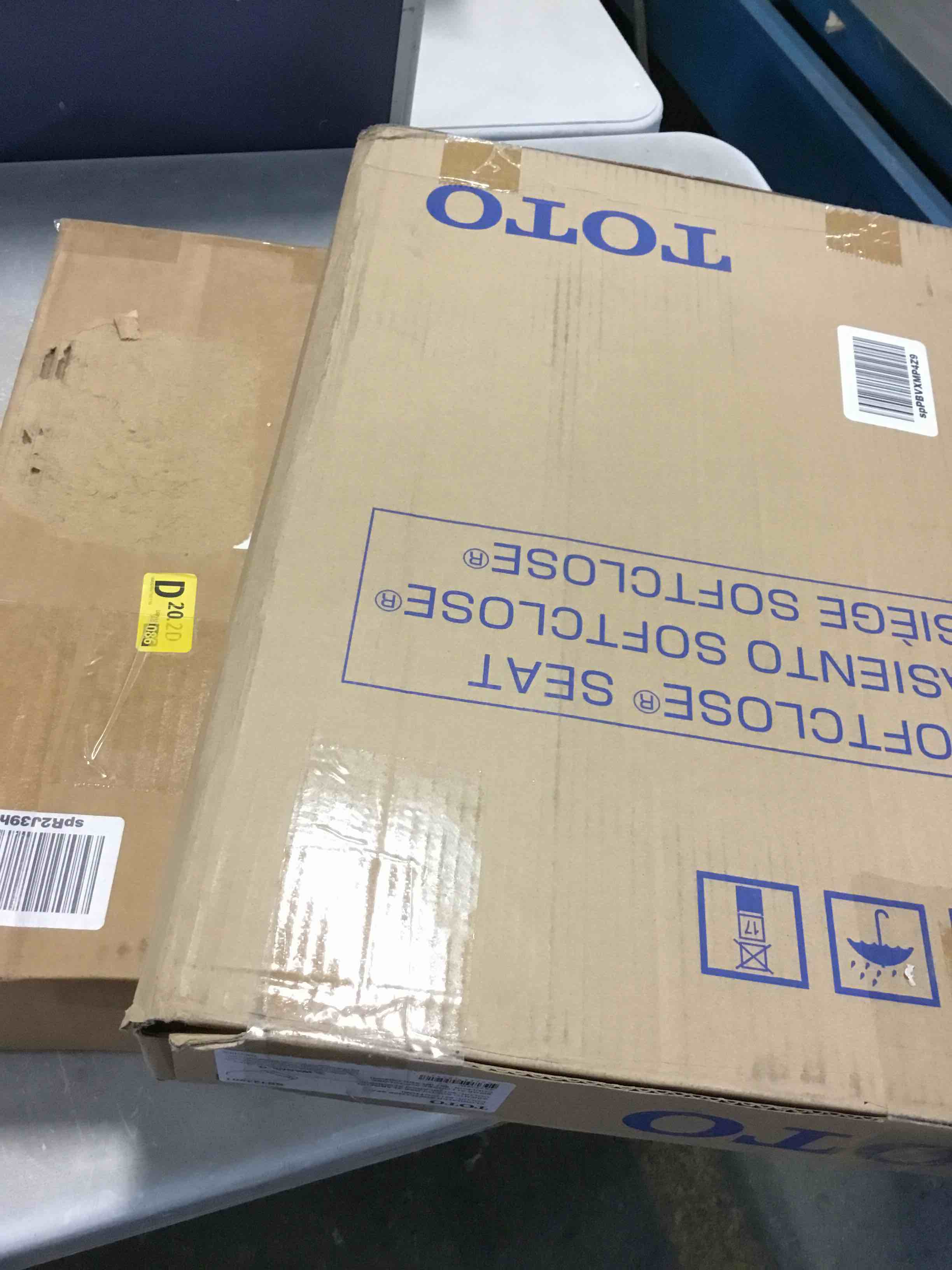 Assortment of Round Bowl Seats, fits all round toilets, (Different styles, colors and different sizes, from different brands)