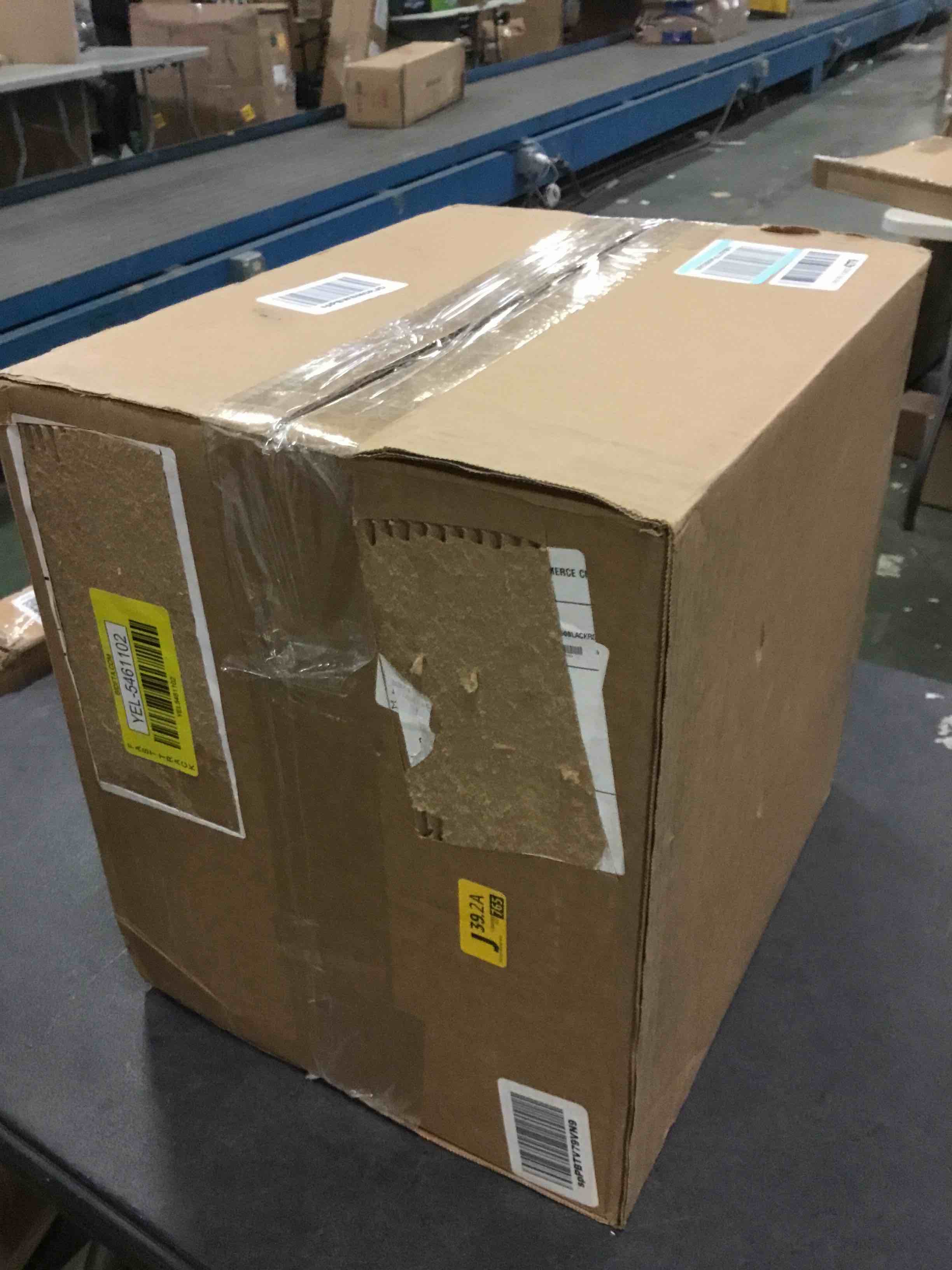 https://s3.amazonaws.com/lotting-images-prod/bidfta/YEL5461102_1701112652629.jpeg