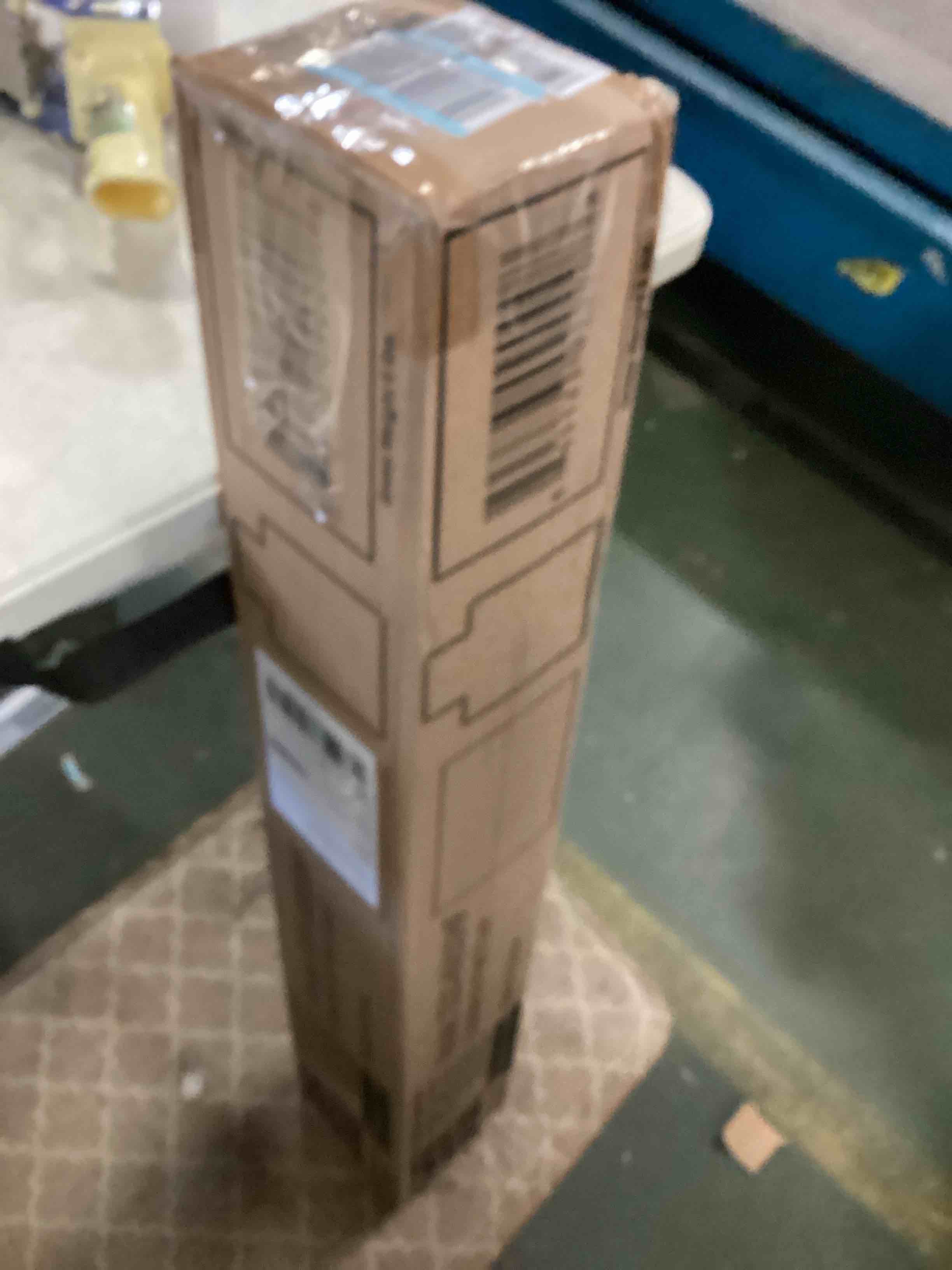 https://s3.amazonaws.com/lotting-images-prod/bidfta/YEL5462829_1701267356559.jpeg