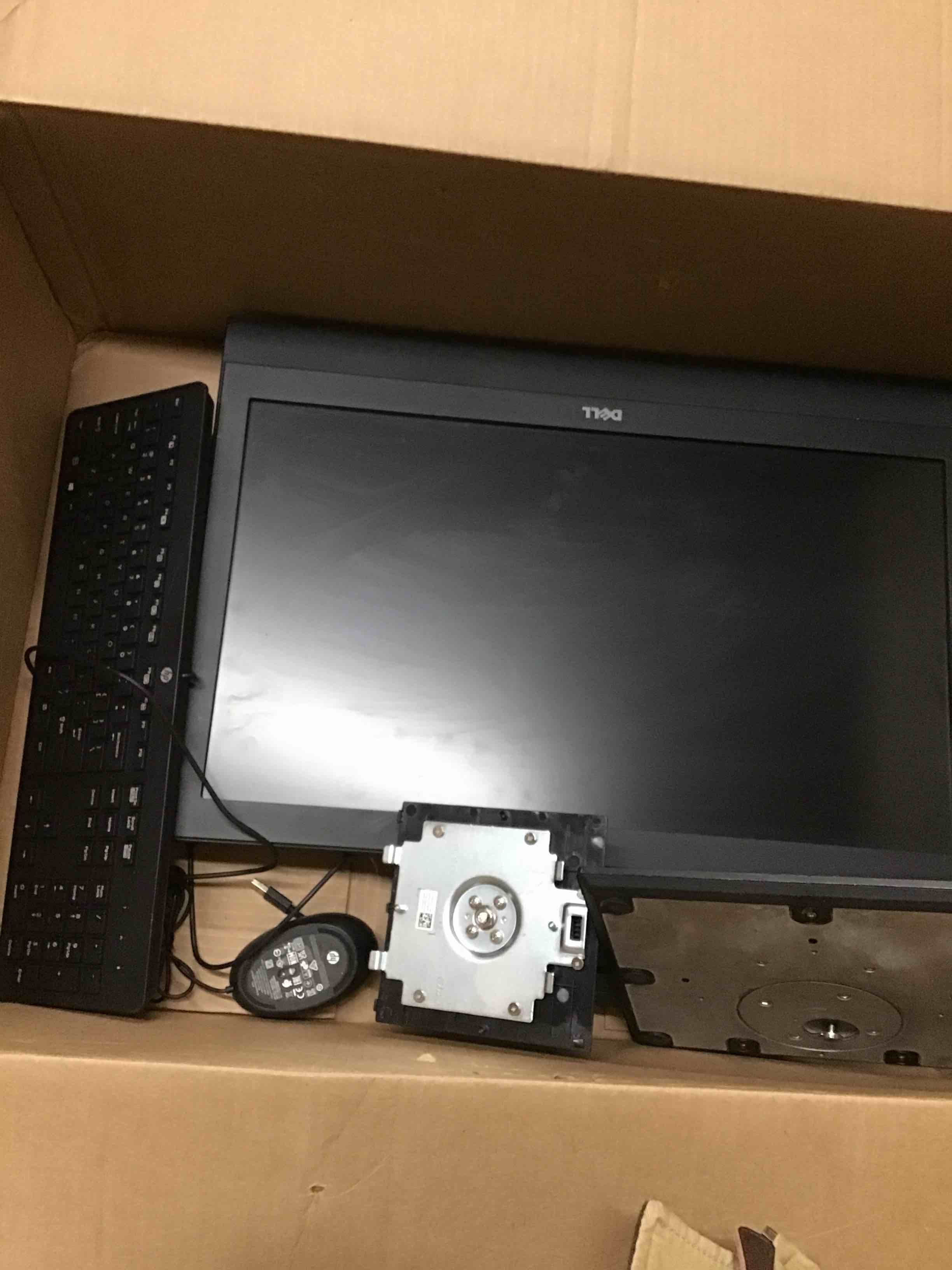https://s3.amazonaws.com/lotting-images-prod/bidfta/YEL5479490_1702577293580.jpeg