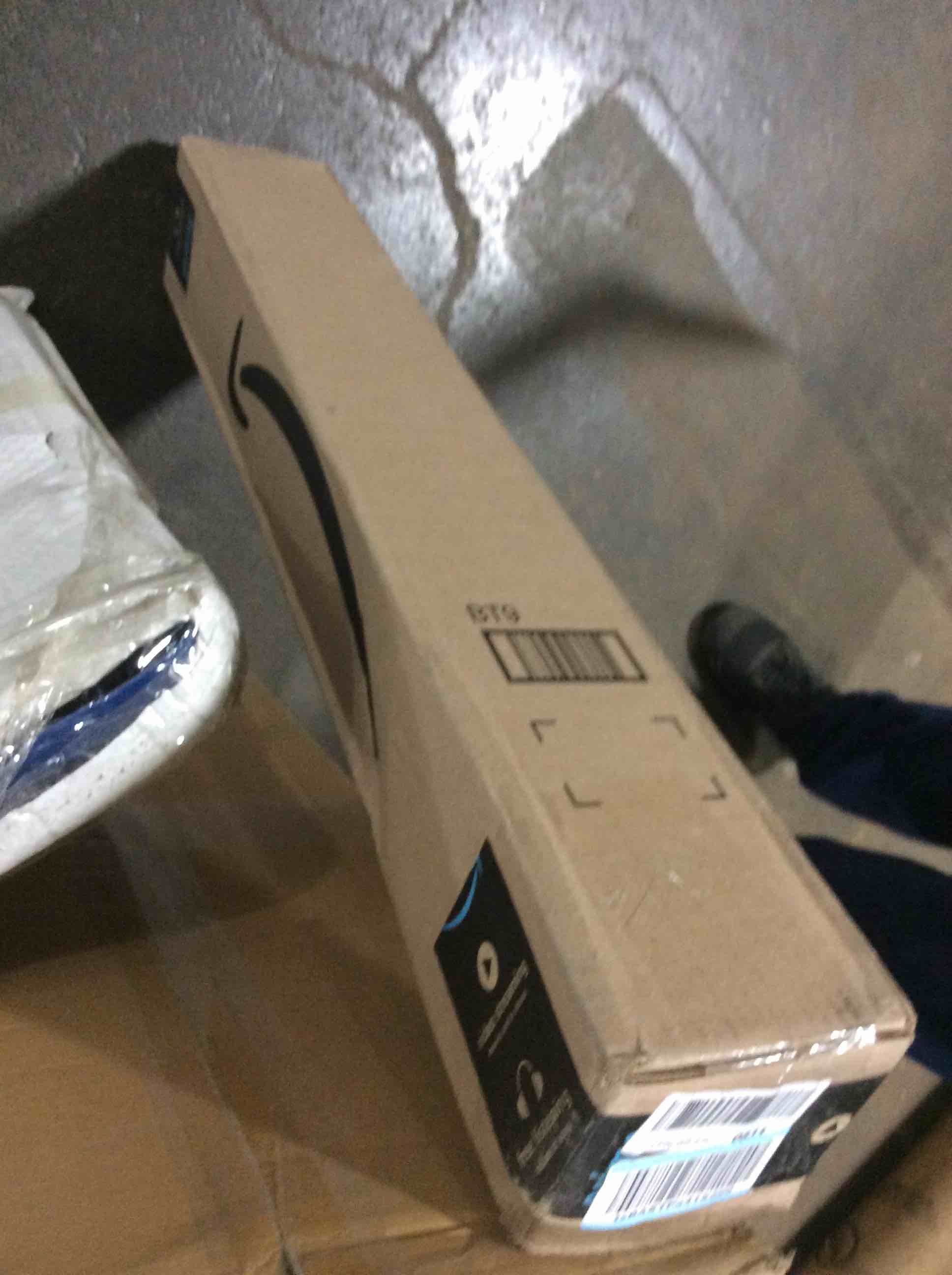 https://s3.amazonaws.com/lotting-images-prod/bidfta/YEL5485905_1706293192123.jpeg