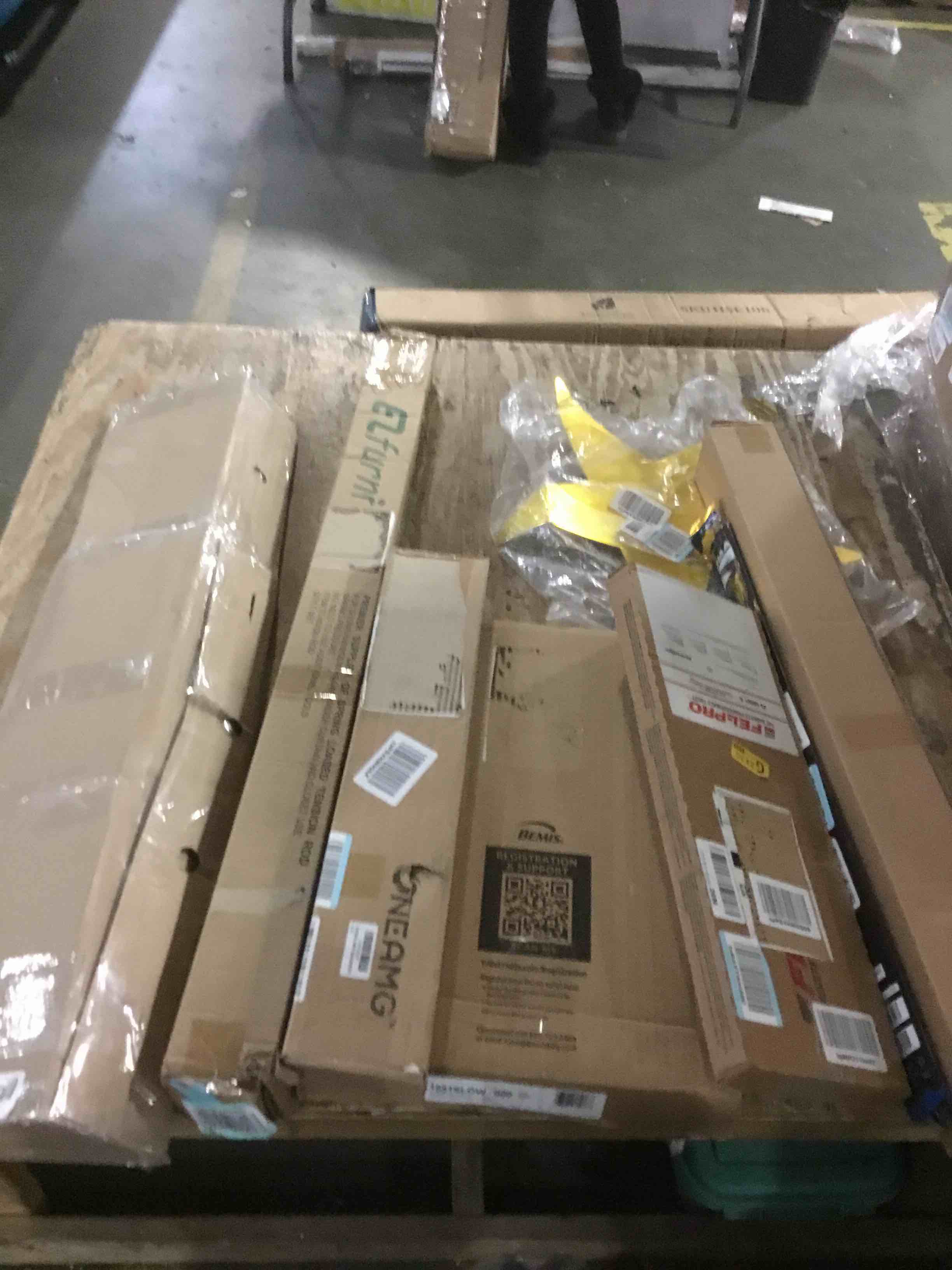 https://s3.amazonaws.com/lotting-images-prod/bidfta/YEL5487434_1702908379365.jpeg