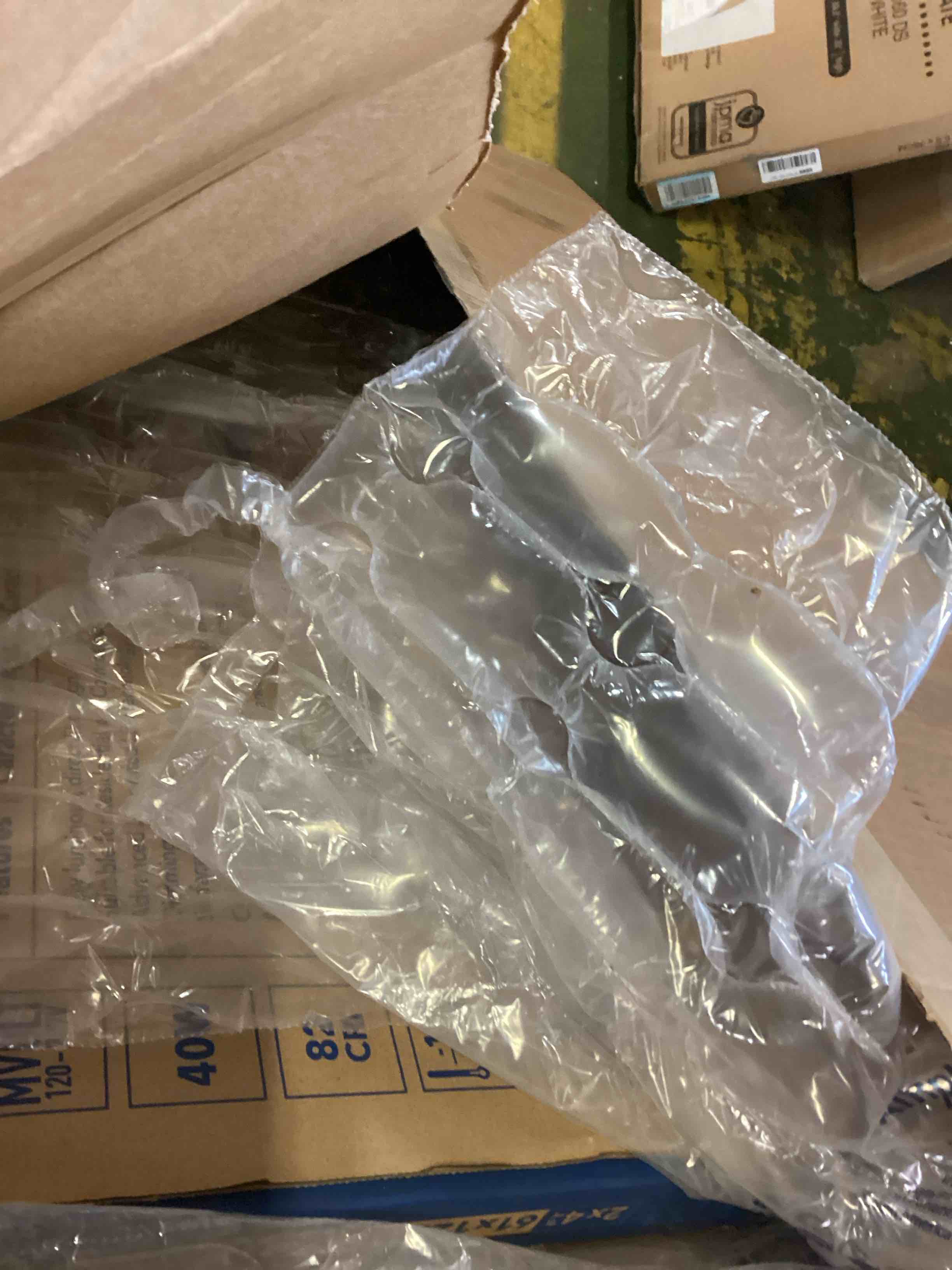 https://s3.amazonaws.com/lotting-images-prod/bidfta/YEL5491608_1702491605808.jpeg