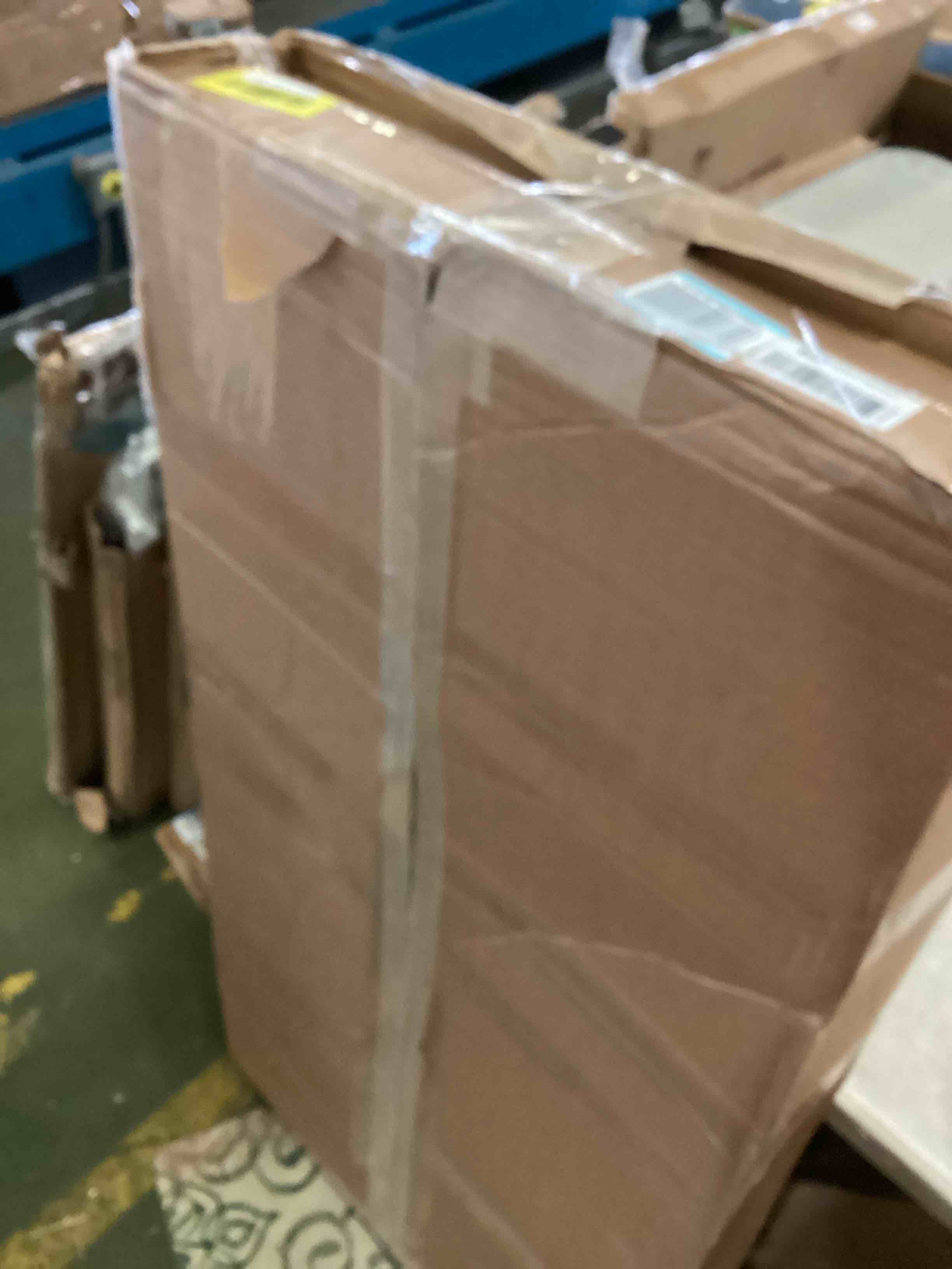 https://s3.amazonaws.com/lotting-images-prod/bidfta/YEL5491608_1702491639891.jpeg