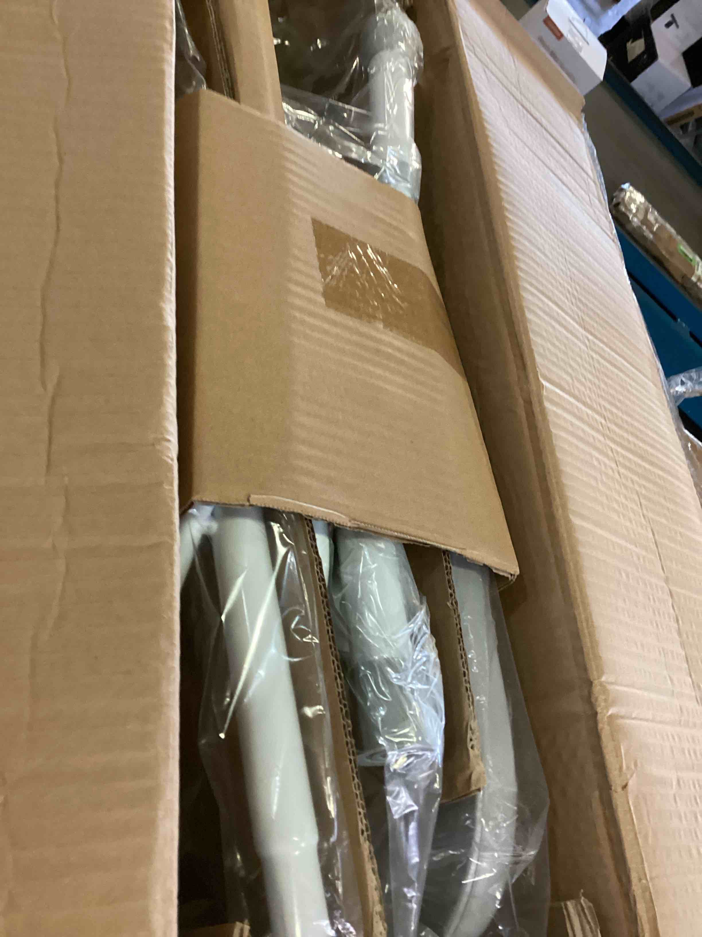 https://s3.amazonaws.com/lotting-images-prod/bidfta/YEL5491614_1702492183010.jpeg