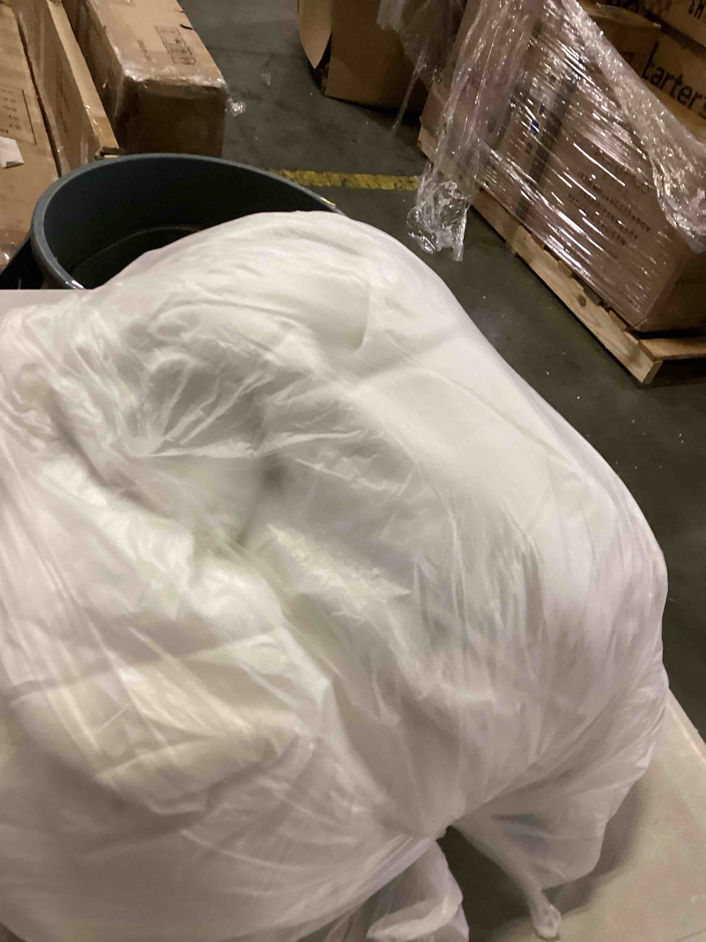 https://s3.amazonaws.com/lotting-images-prod/bidfta/YEL5492904_1727880179251.jpeg