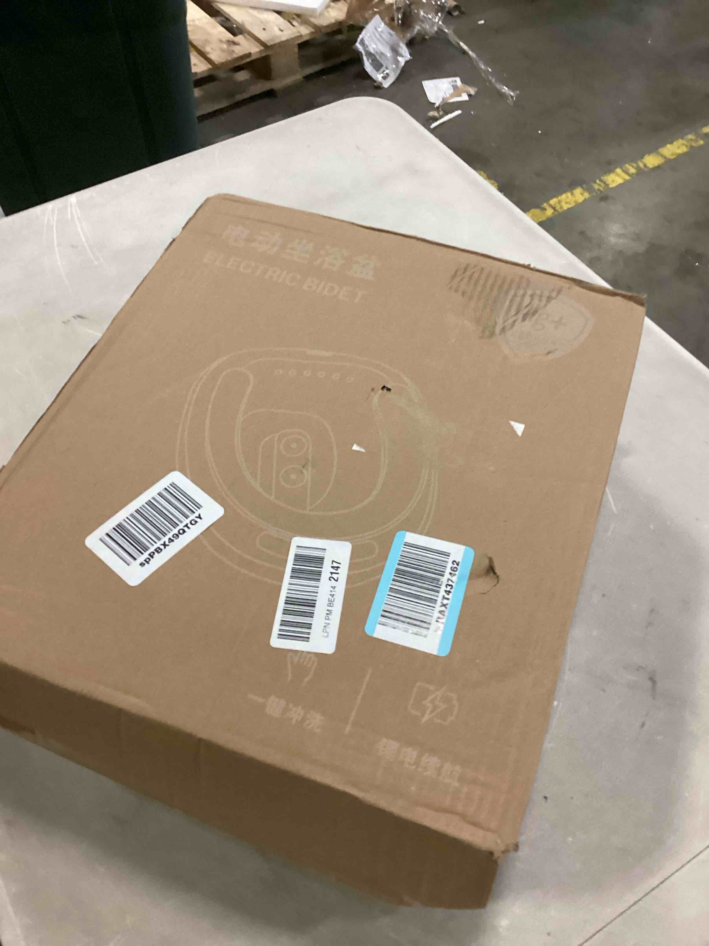 https://s3.amazonaws.com/lotting-images-prod/bidfta/YEL5494480_1728994198592.jpeg