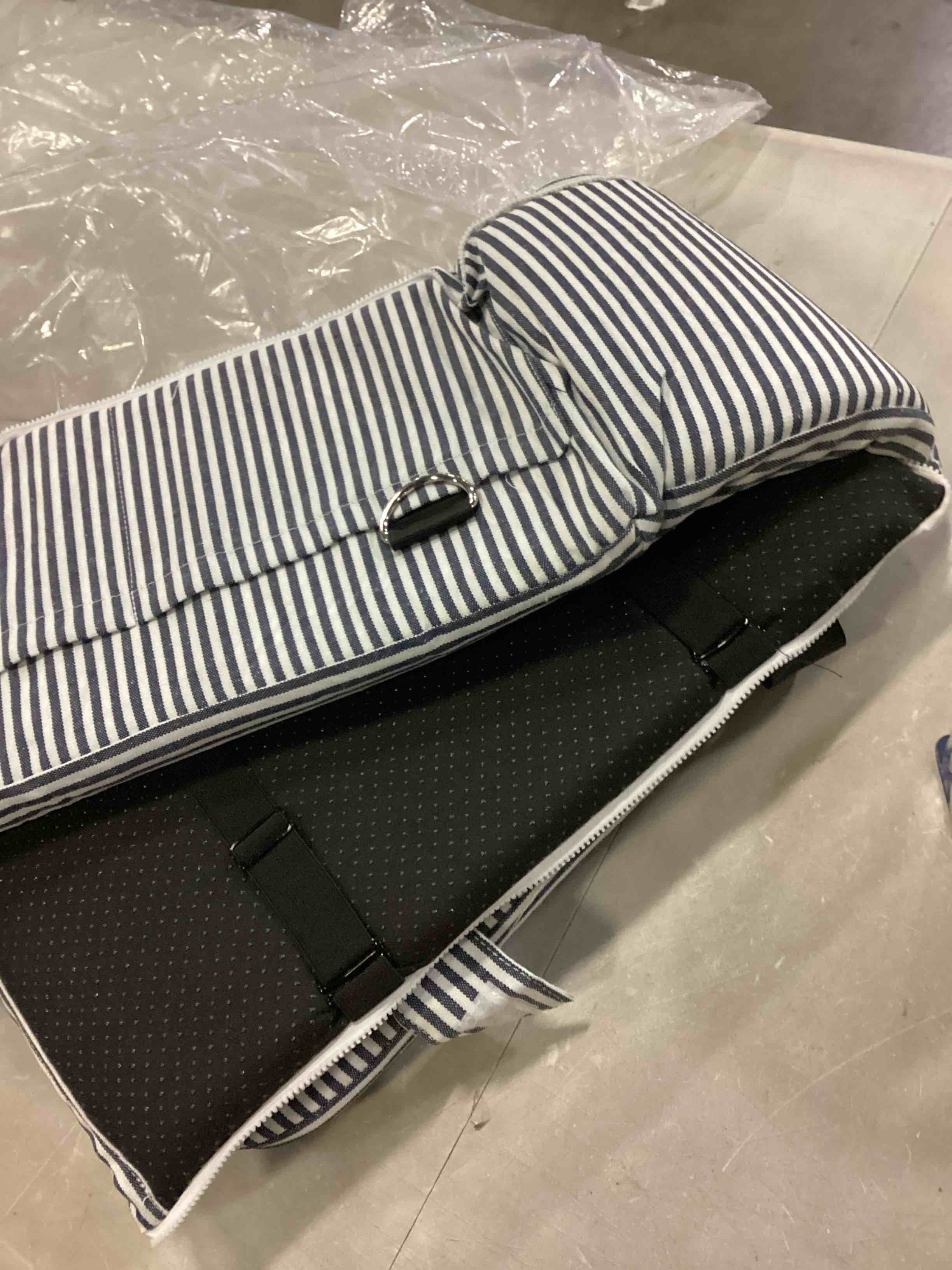 Dog Car Seat for Small Pet Dog Car Seat Center Console for Small Dogs