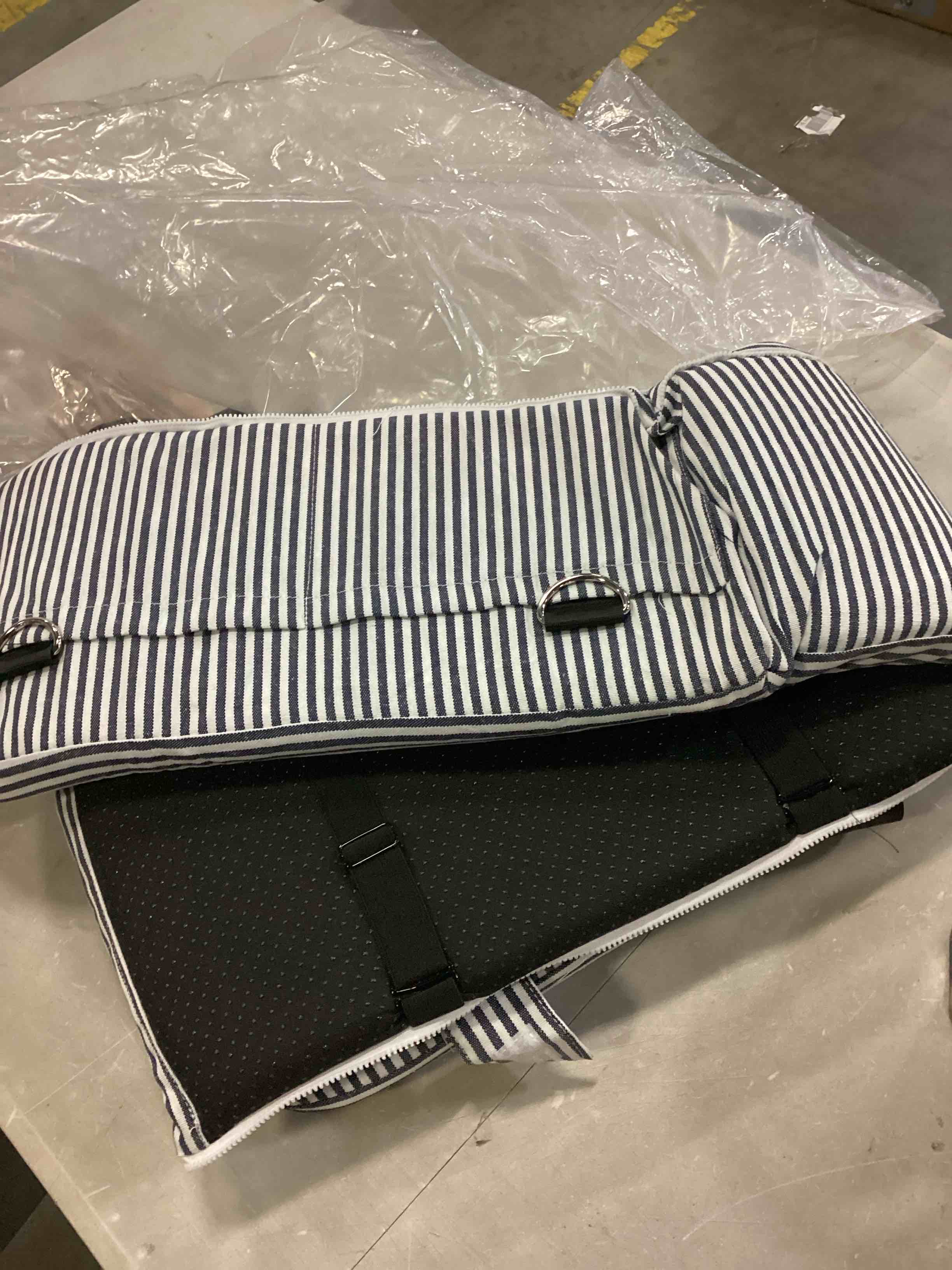 Dog Car Seat for Small Pet Dog Car Seat Center Console for Small Dogs