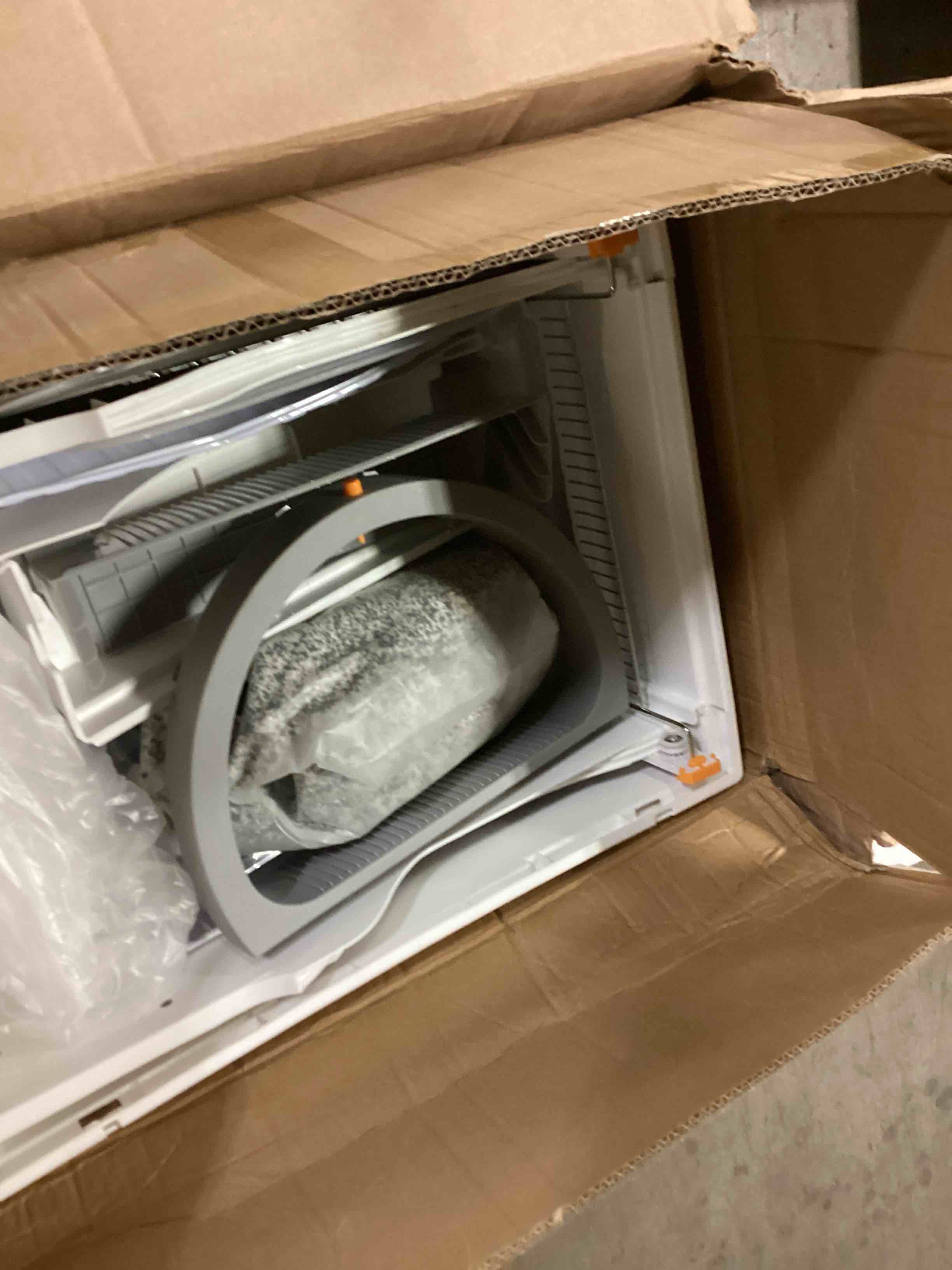 https://s3.amazonaws.com/lotting-images-prod/bidfta/YEL5495957_1727443748020.jpeg