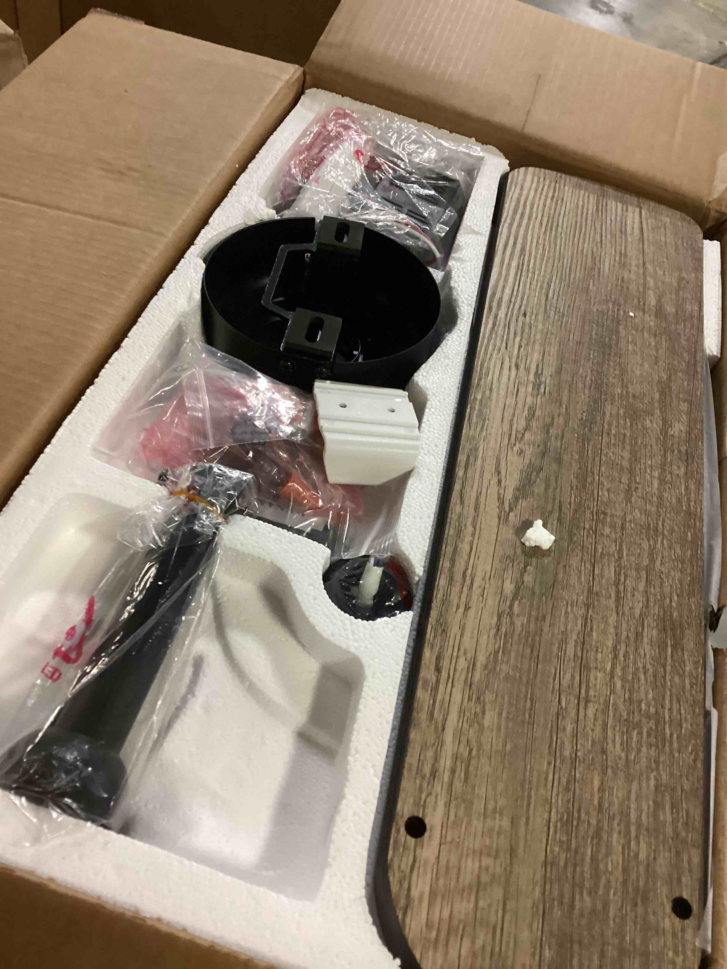 https://s3.amazonaws.com/lotting-images-prod/bidfta/YEL5495998_1727451935582.jpeg