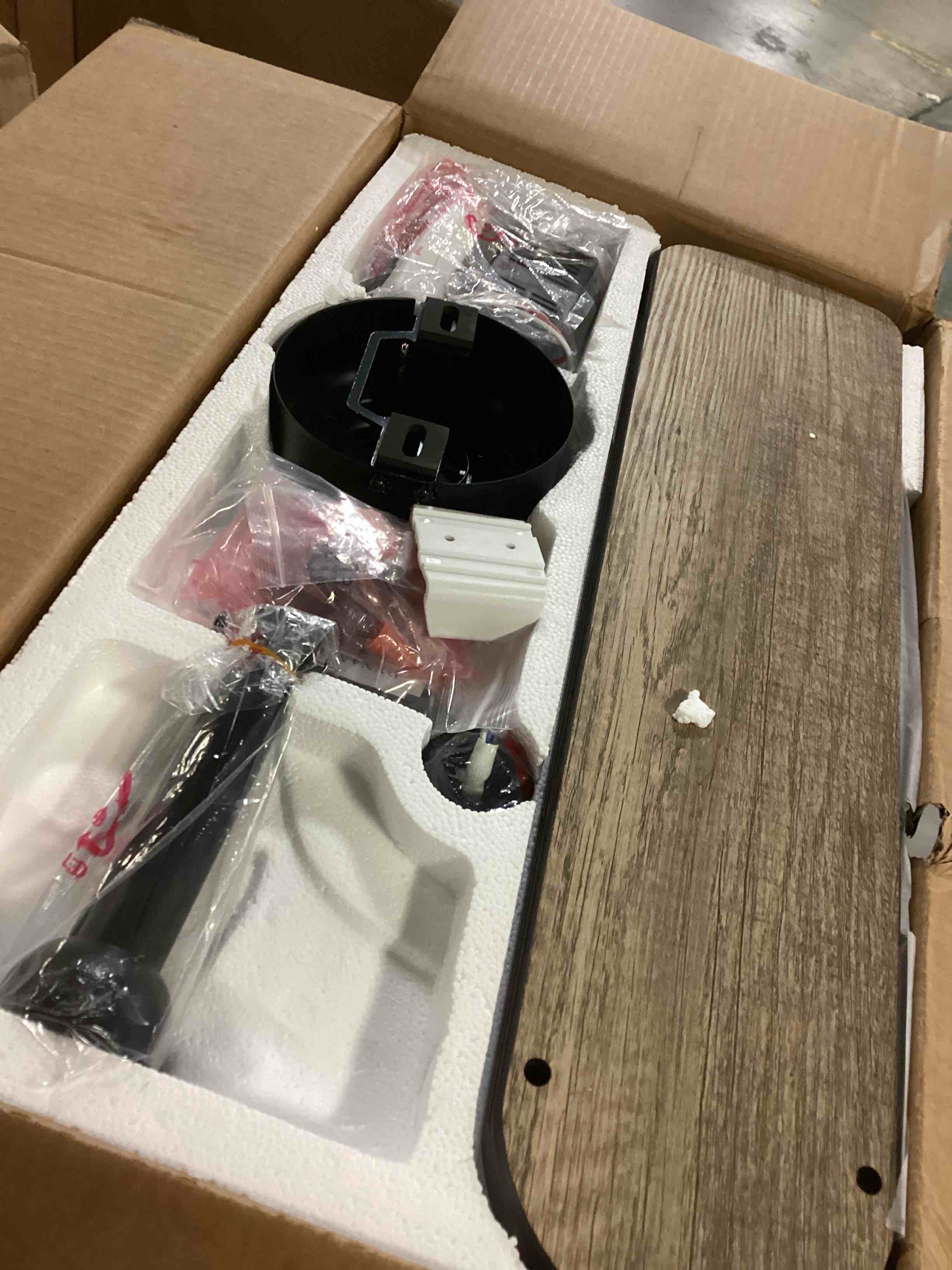https://s3.amazonaws.com/lotting-images-prod/bidfta/YEL5495998_1727451936540.jpeg